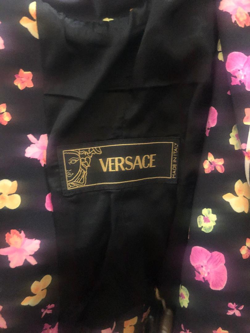 Versace Sexy Corset Suit from Spring 2004 Orchid Pattern w Trailing Silk Scarves For Sale 7