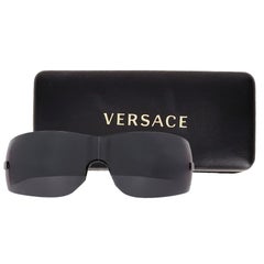 Gafas de sol con el logotipo del escudo de Versace