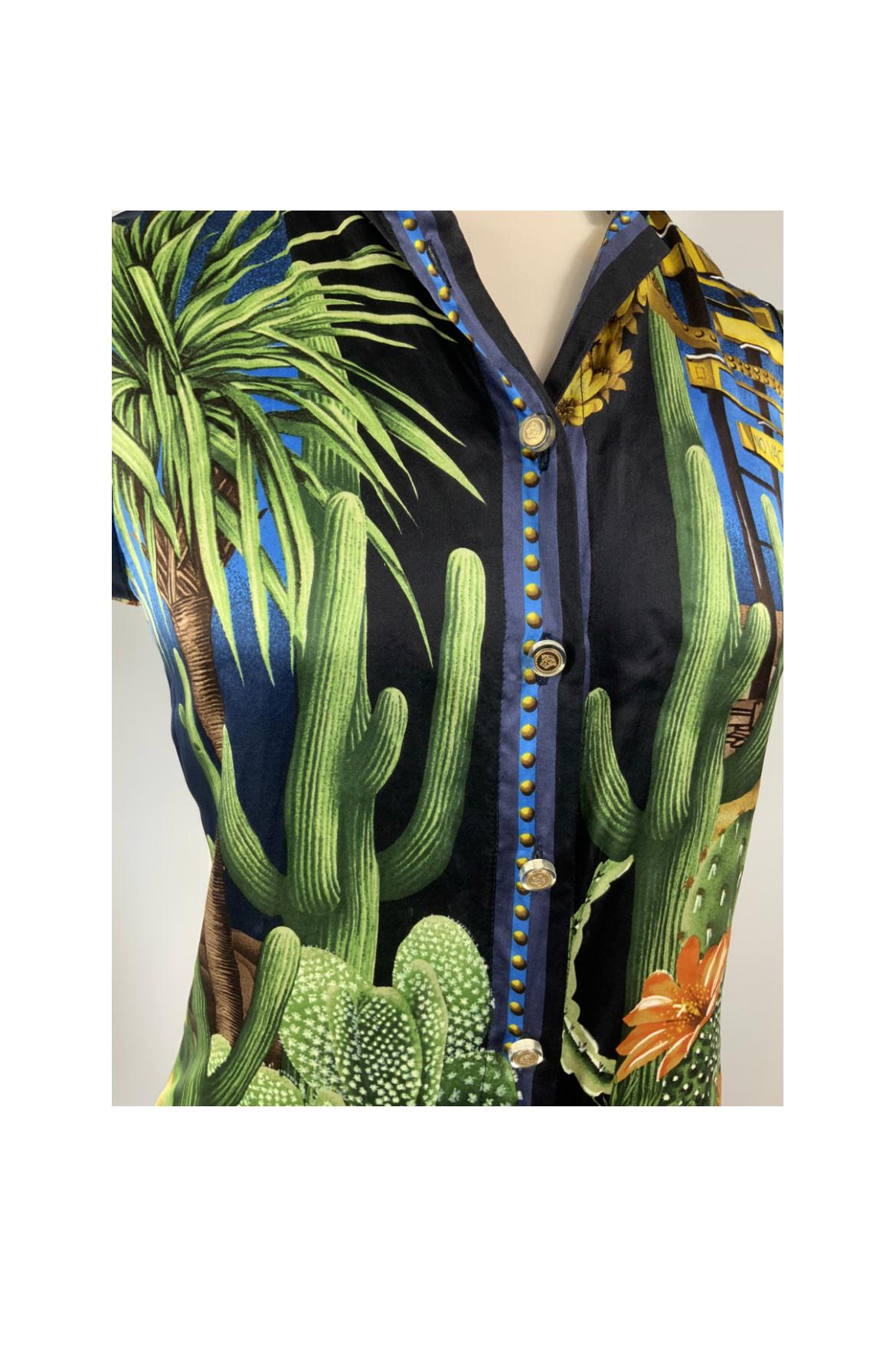 Versace shirt with cactus print. In Excellent Condition For Sale In Carnate, IT