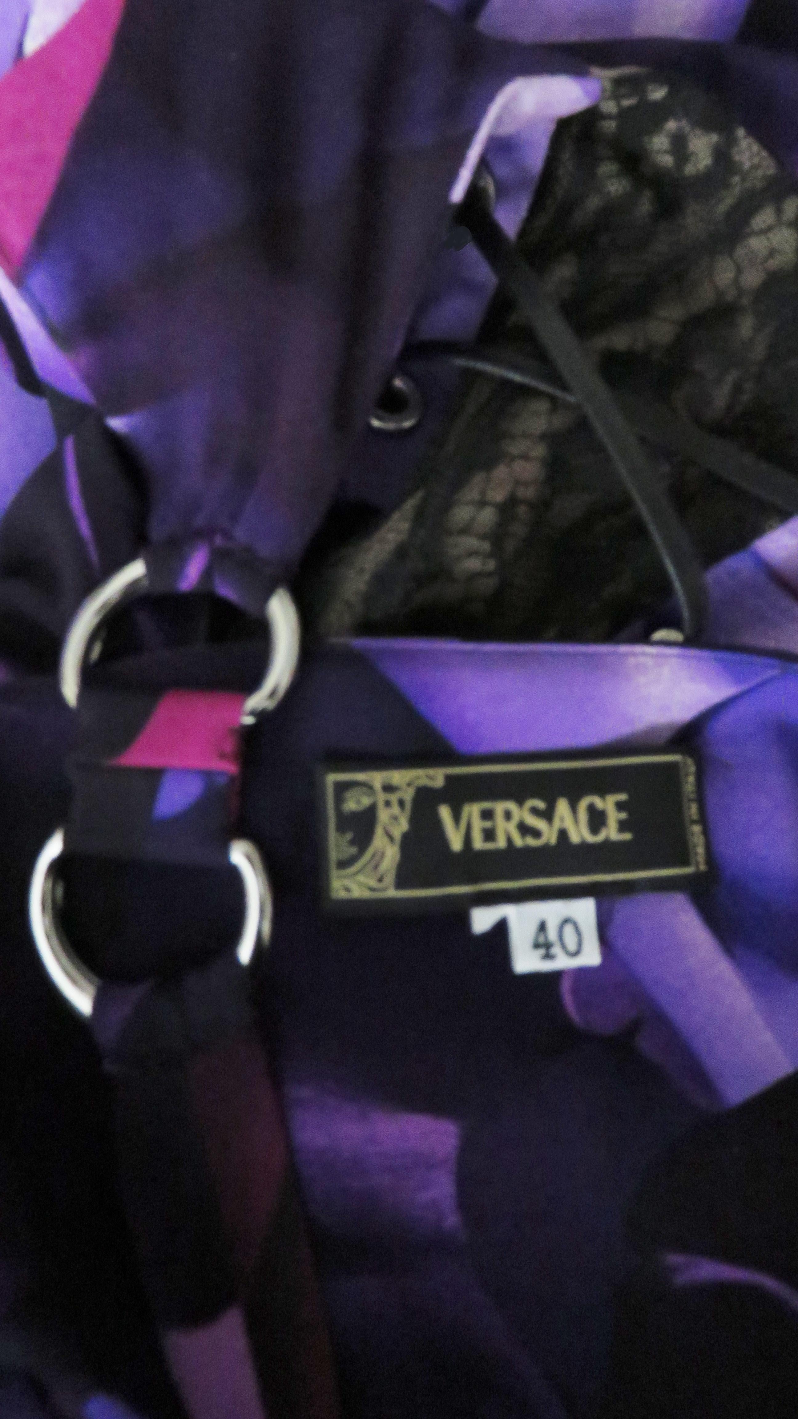 Versace Seidenkleid mit Spitzenbesatz im Angebot 9