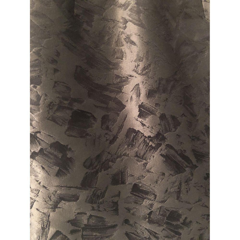 Mid-Length-Kleid aus Seide von Versace in Schwarz

Schwarzes Metallic-Kleid aus Polyester und Seide. Nie getragen, immer mit Etikett. 100cm lang, Büste 44cm, Taille 37cm, Hosenträger 36cm.

Allgemeine Informationen:
Designer: Versace
Zustand: Sehr