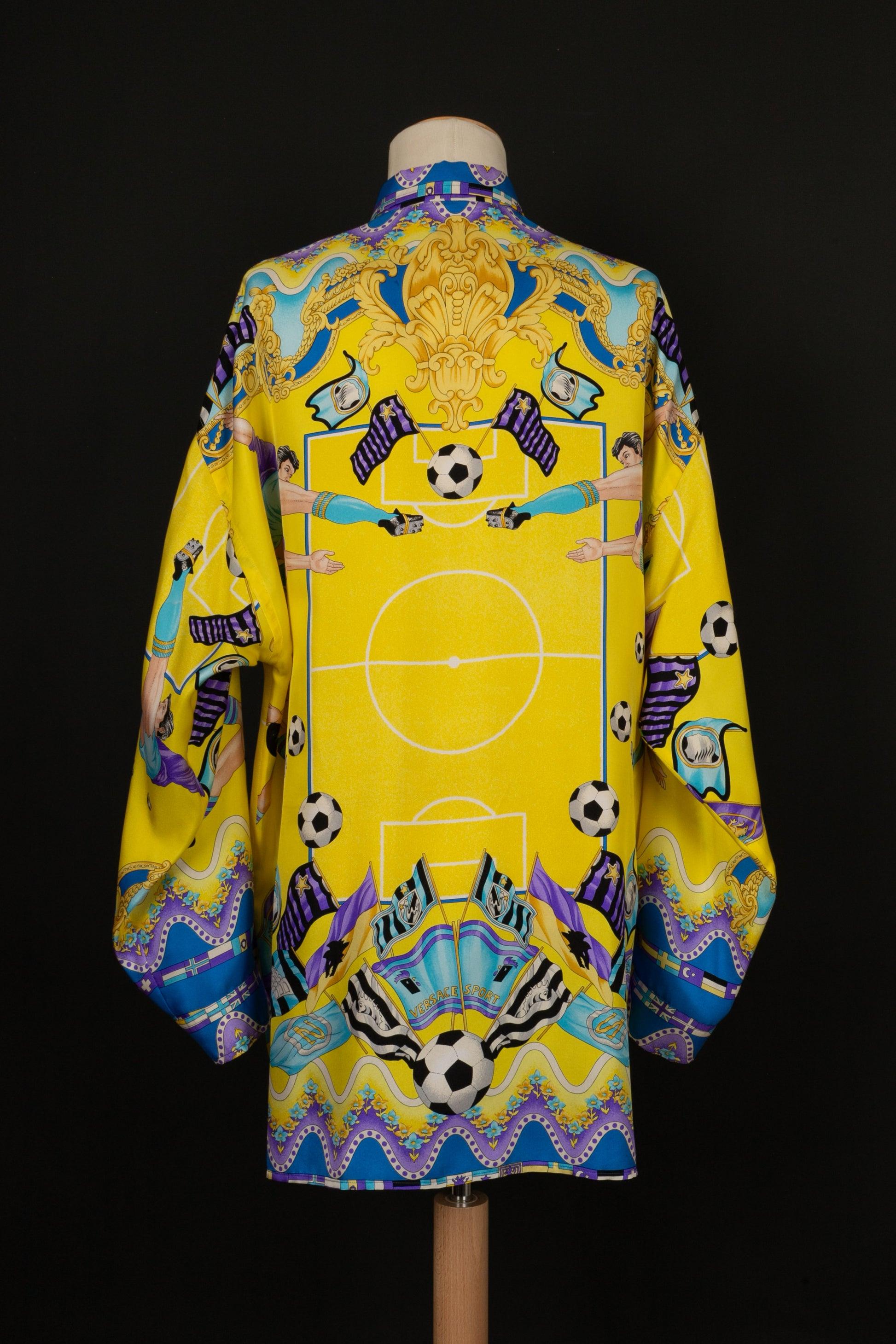 Versace Silk Shirt Printed with Blue and Purple  In Excellent Condition For Sale In SAINT-OUEN-SUR-SEINE, FR