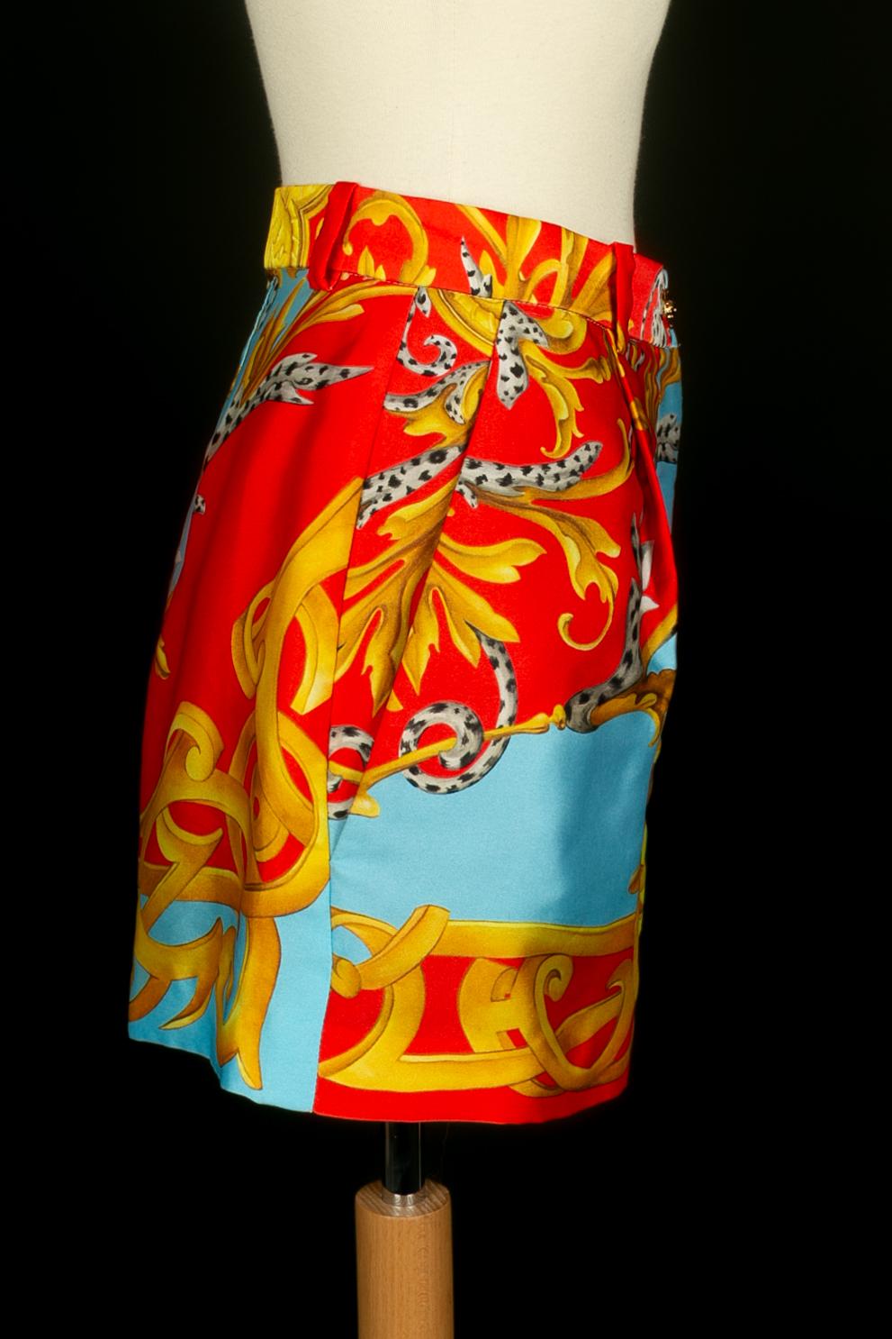 Short en soie Versace Excellent état - En vente à SAINT-OUEN-SUR-SEINE, FR