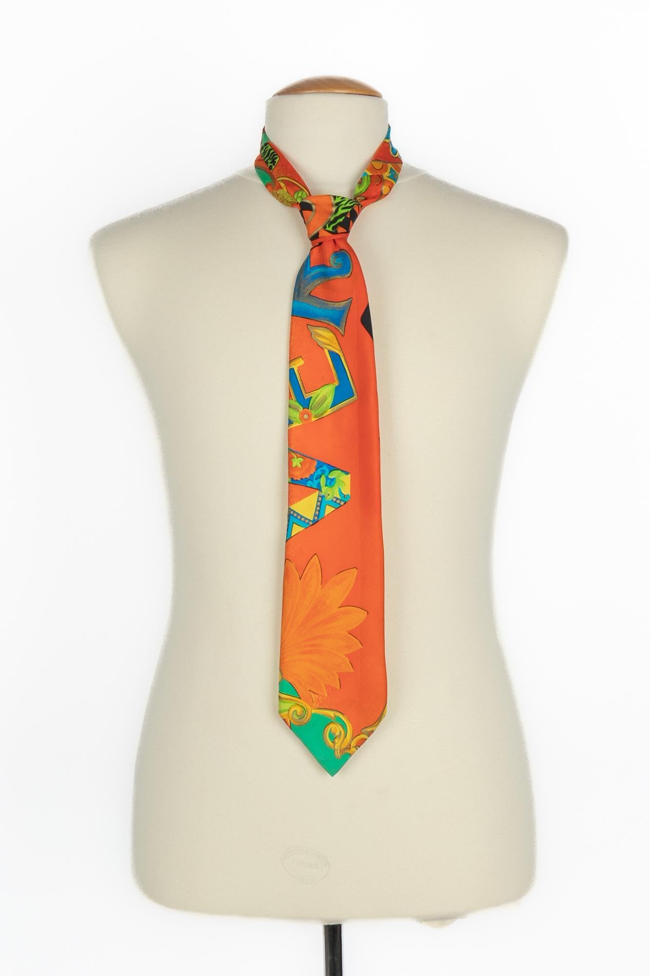 VERSACE - (Made in Italy) Orange silk tie.

Condition:
Very good condition

Dimensions:
Width: 9.5 cm

SKU:ACC102