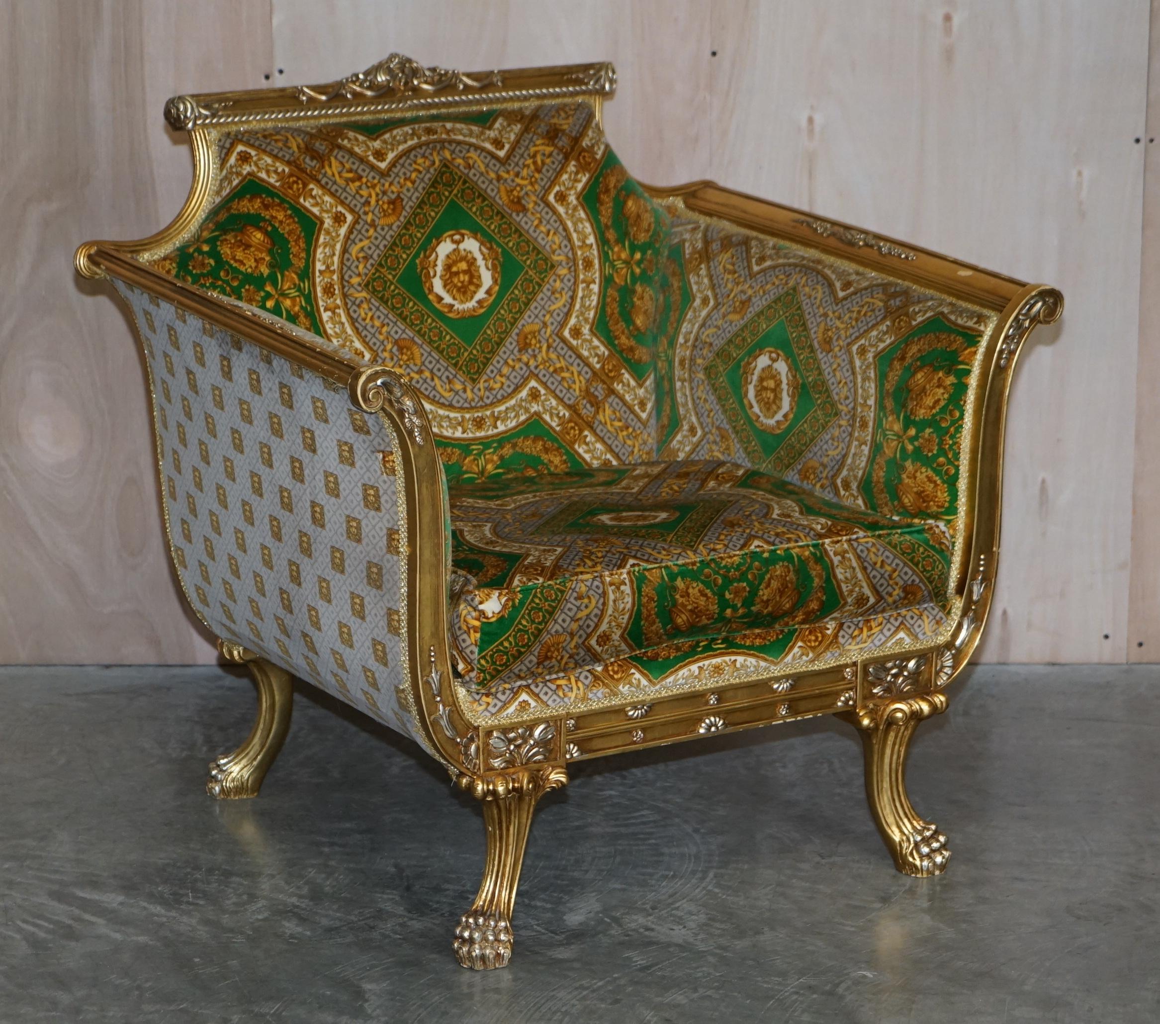 Ensemble canapé et paire de fauteuils italiens en bois doré tapissés de velours de soie Versace en vente 7