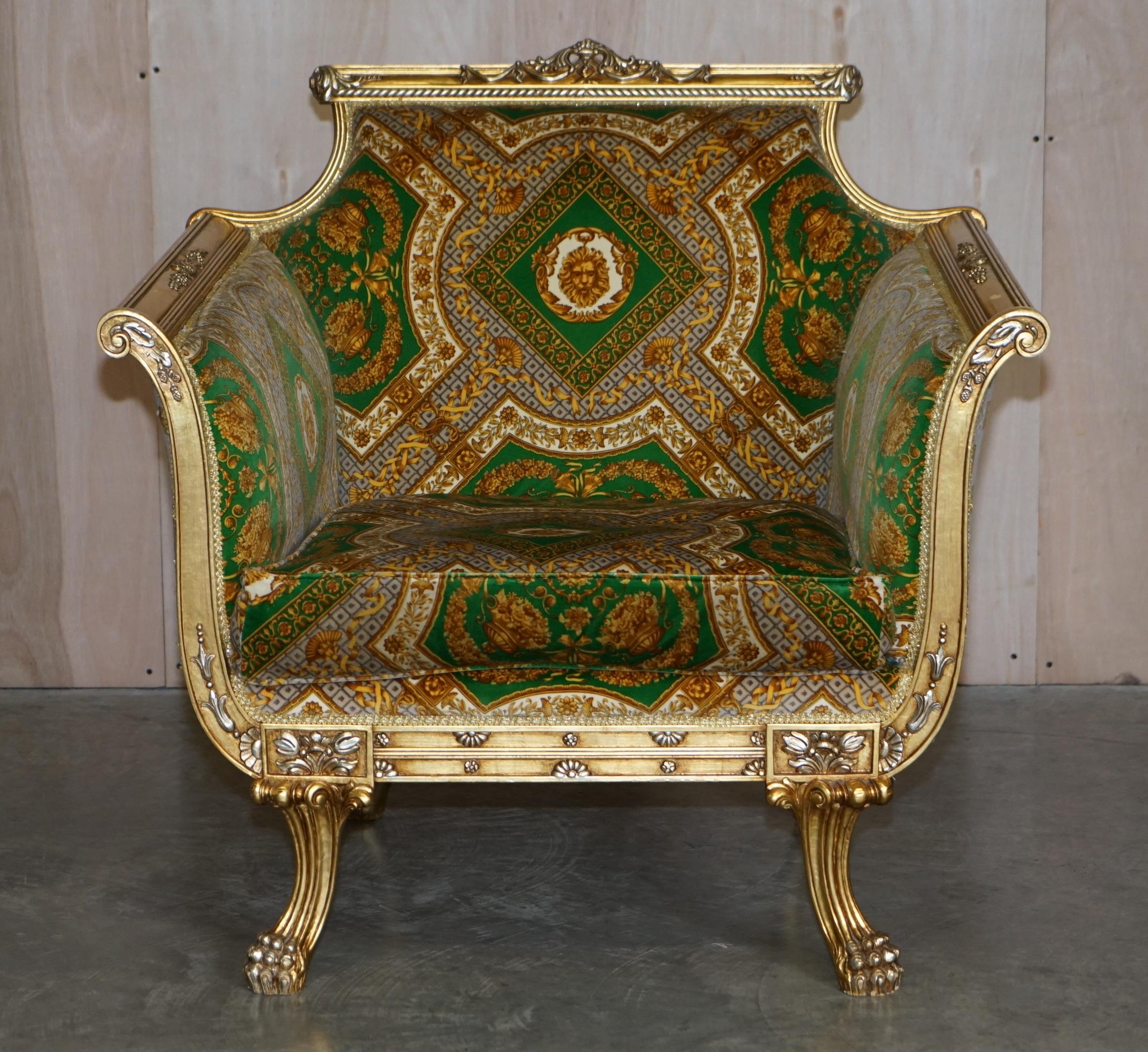 Ensemble canapé et paire de fauteuils italiens en bois doré tapissés de velours de soie Versace en vente 8