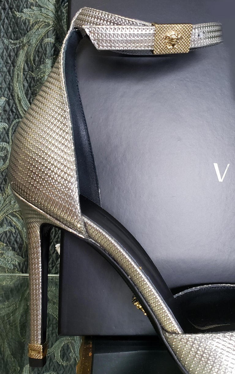 VERSACE SILVER LEATHER SANDALS SHOES with GOLD CHAIN 40 10 For Sale