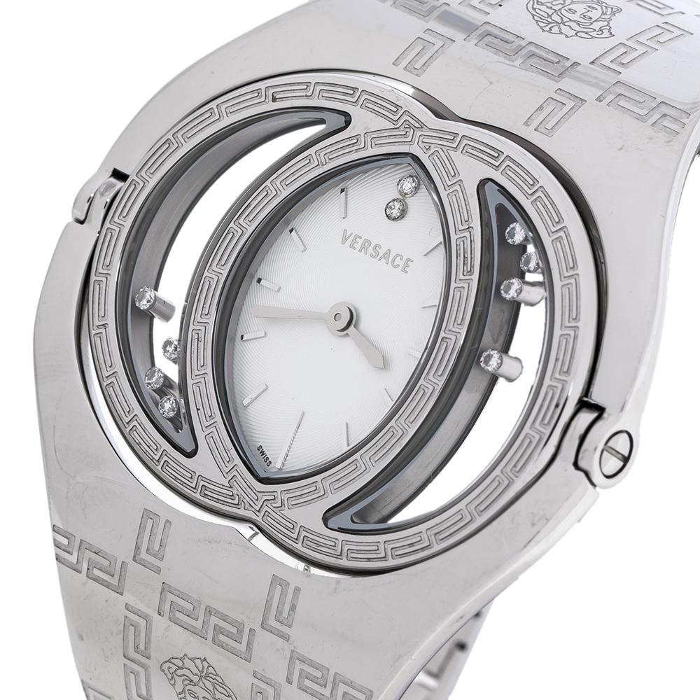 This Versace stainless steel wristwatch will surely be an upbeat addition to your style. The watch has a design of two overlapping circles and the silver dial resides within the vesica piscis (the area of intersection). On the dial, there are stick