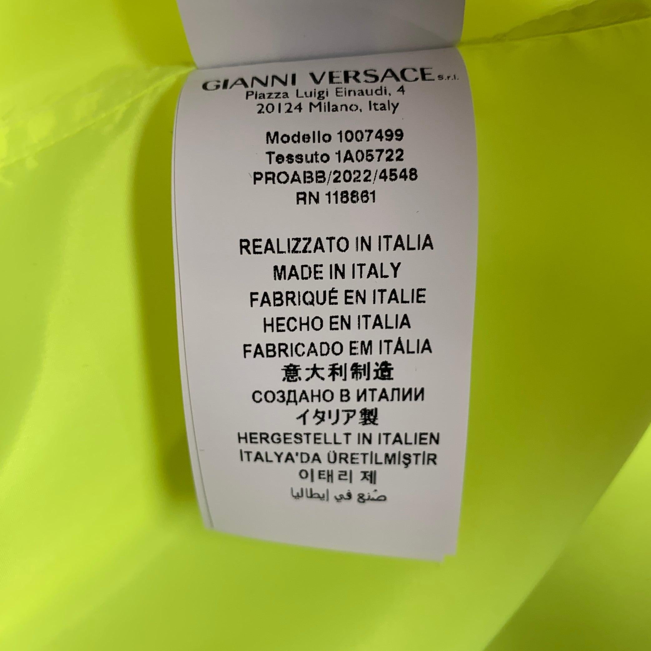 VERSACE Taille 36 Jaune fluo Chemise à manches longues surdimensionnée à une poche en polyester en vente 3