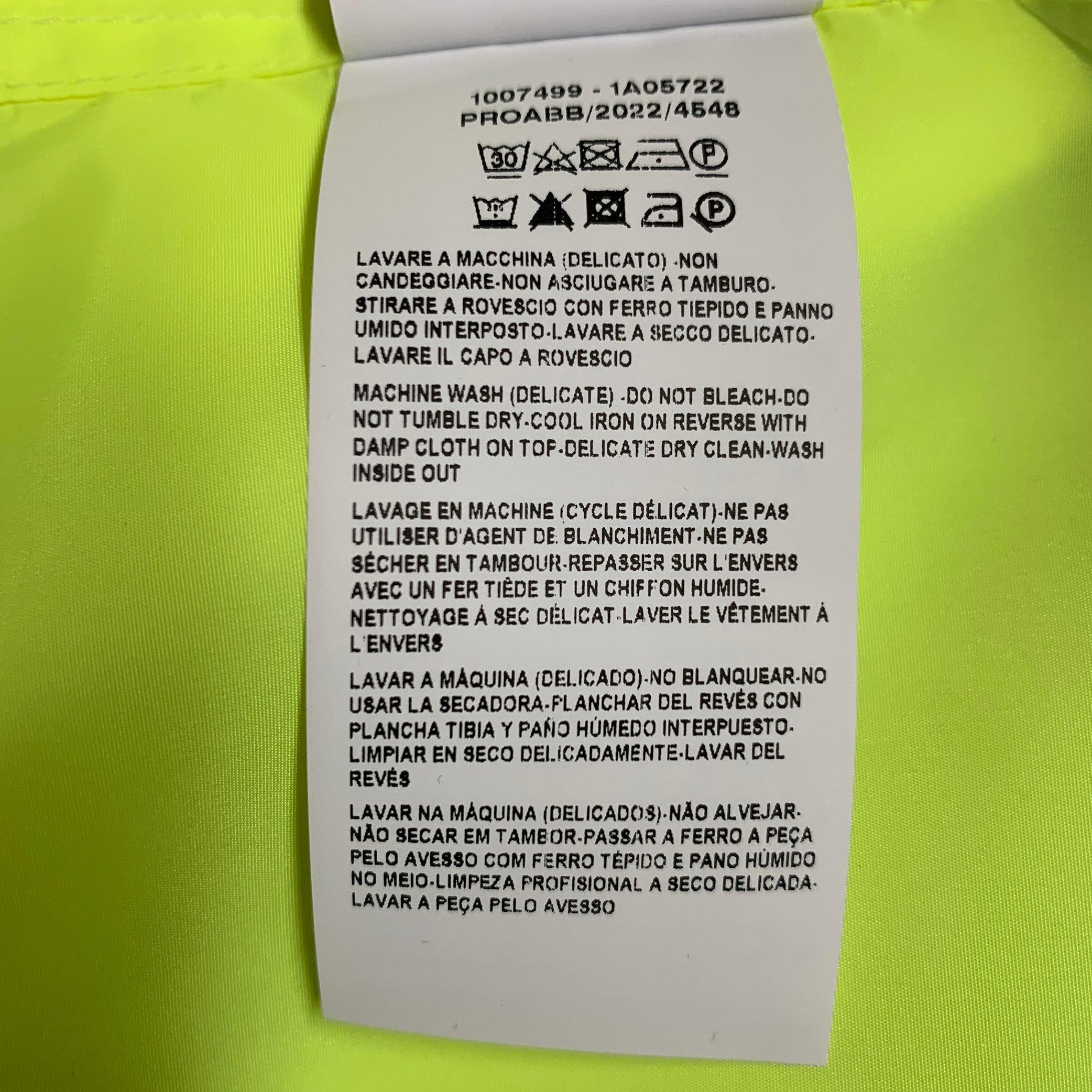 VERSACE Taille 36 Jaune fluo Chemise à manches longues surdimensionnée à une poche en polyester en vente 5