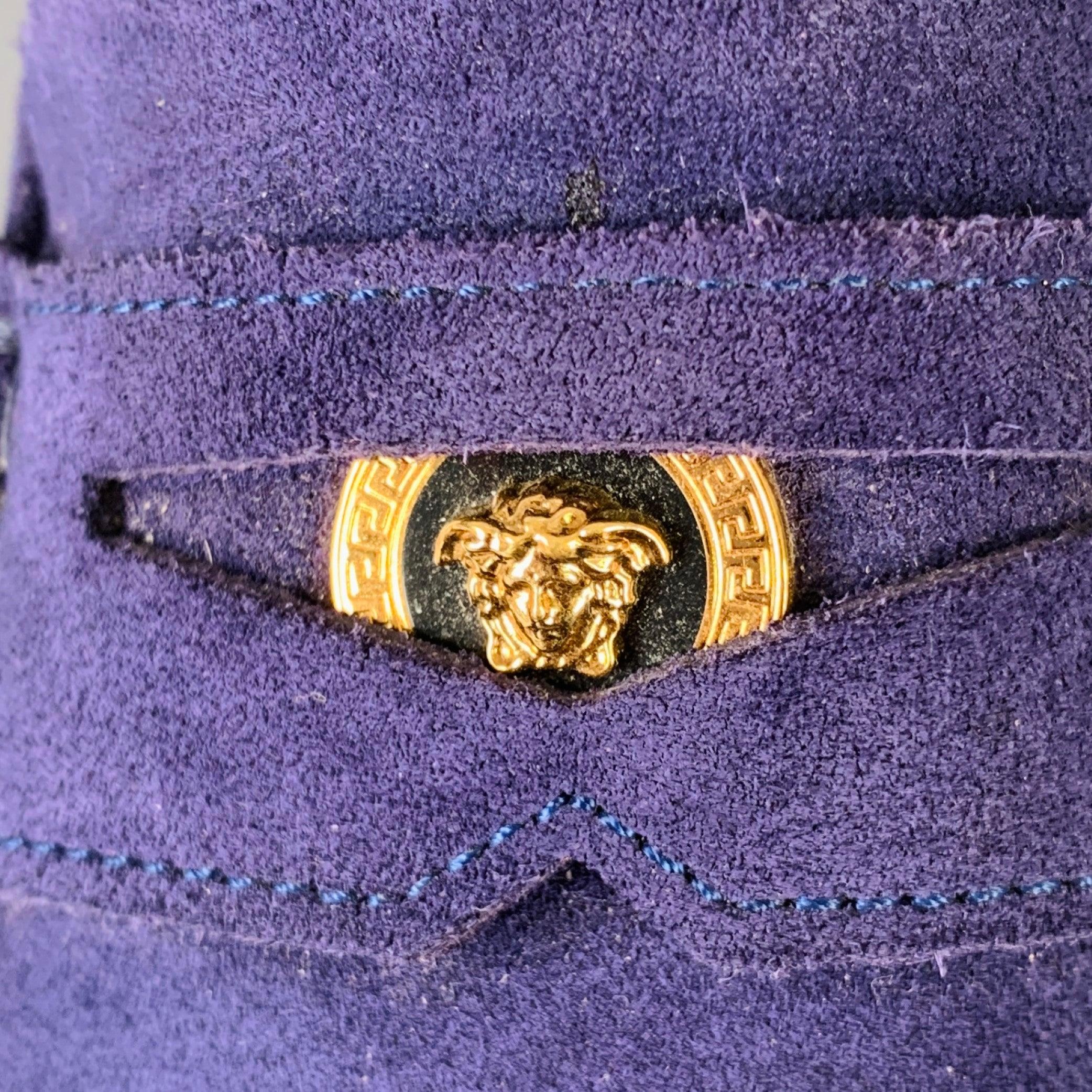 VERSACE loafers
in a purple suede fabric featuring a driver's style, Medusa's head coin details, and slip on closure. Comes with box. Made in Italy.Very Good Pre-Owned Condition. Minor marks. 

Marked:   410Outsole: 10.5 inches  x 3.75 inches 
  
 