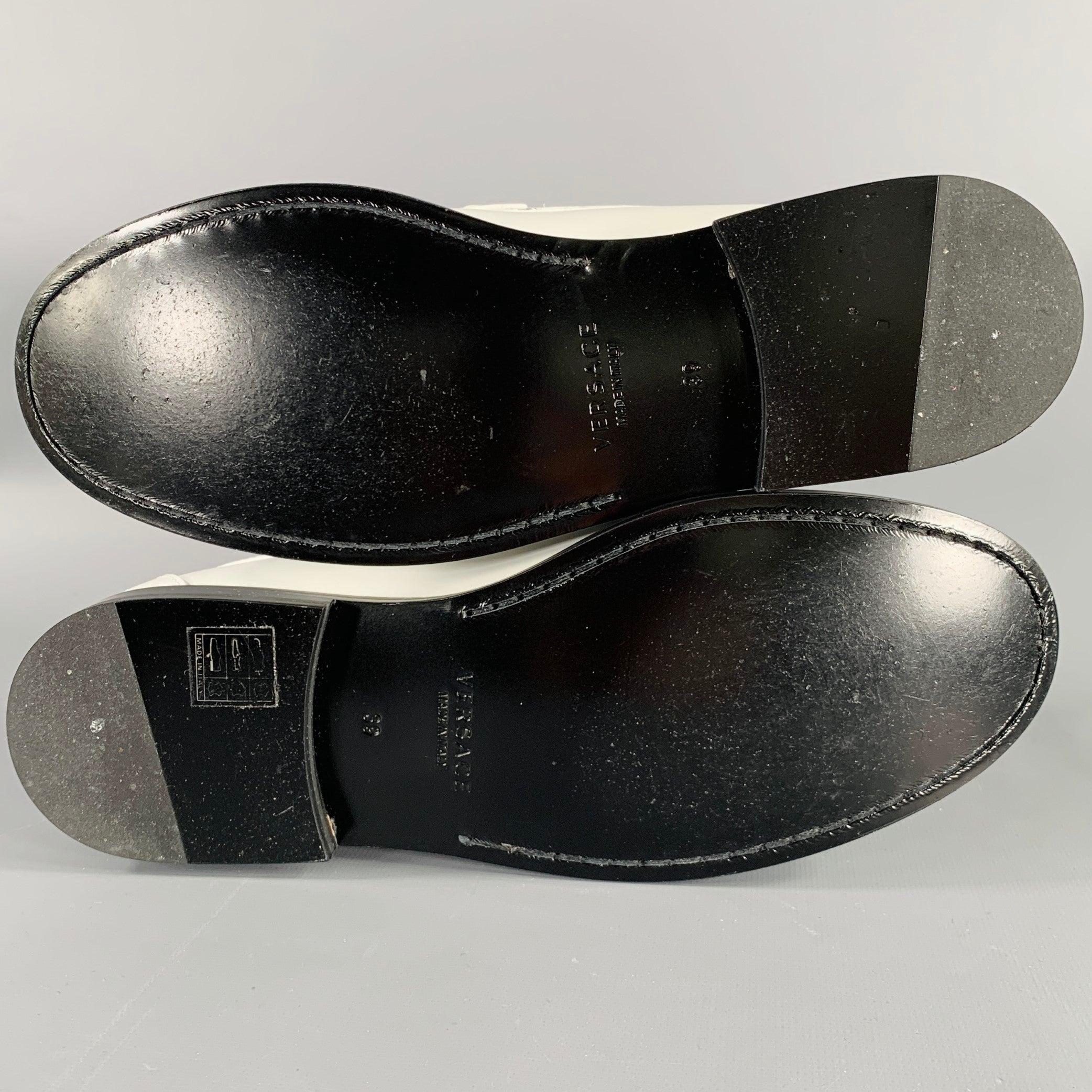 Versace Size 9 White Gold Leather Logo Moccasin Flats en vente 2