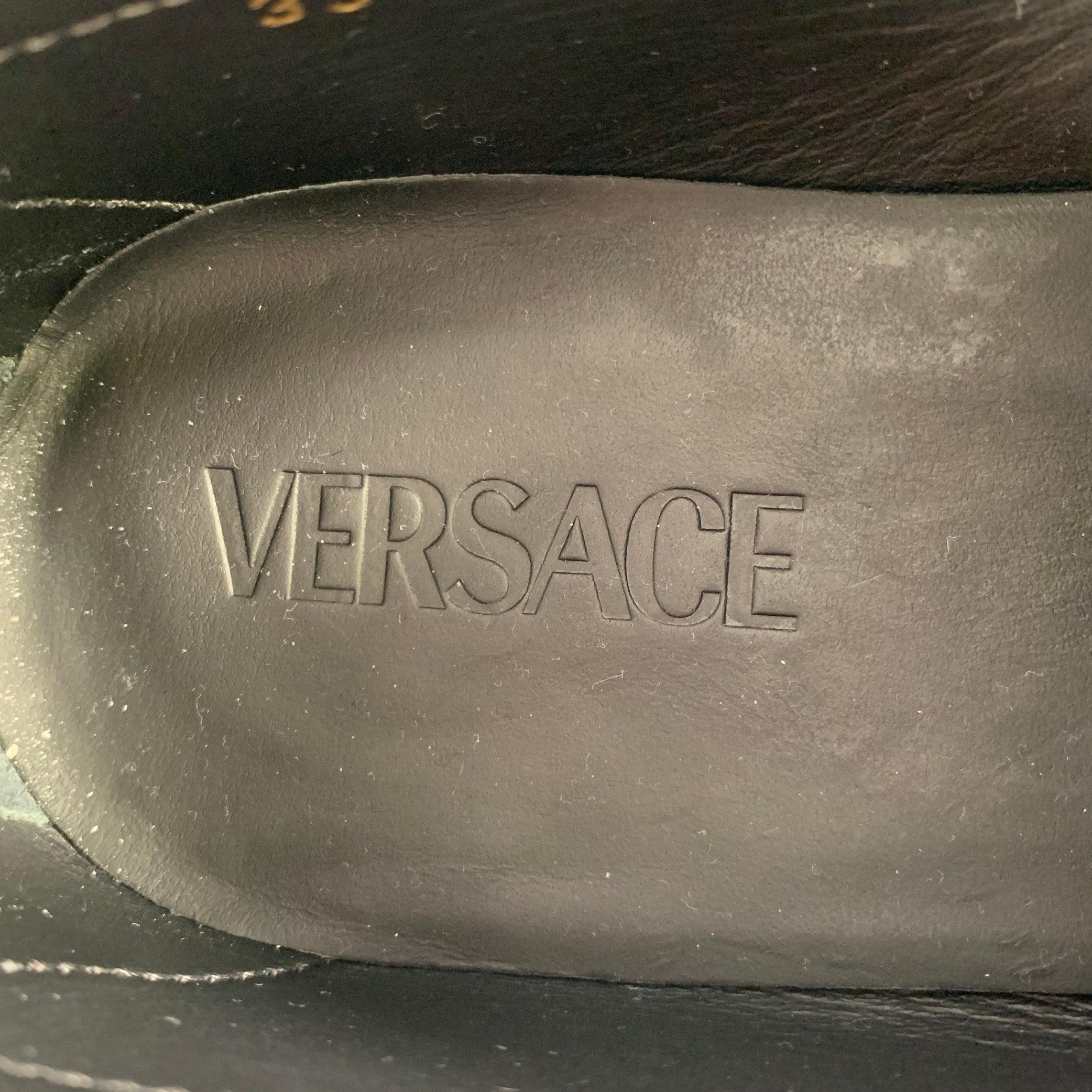 Versace Size 9 White Gold Leather Logo Moccasin Flats en vente 3