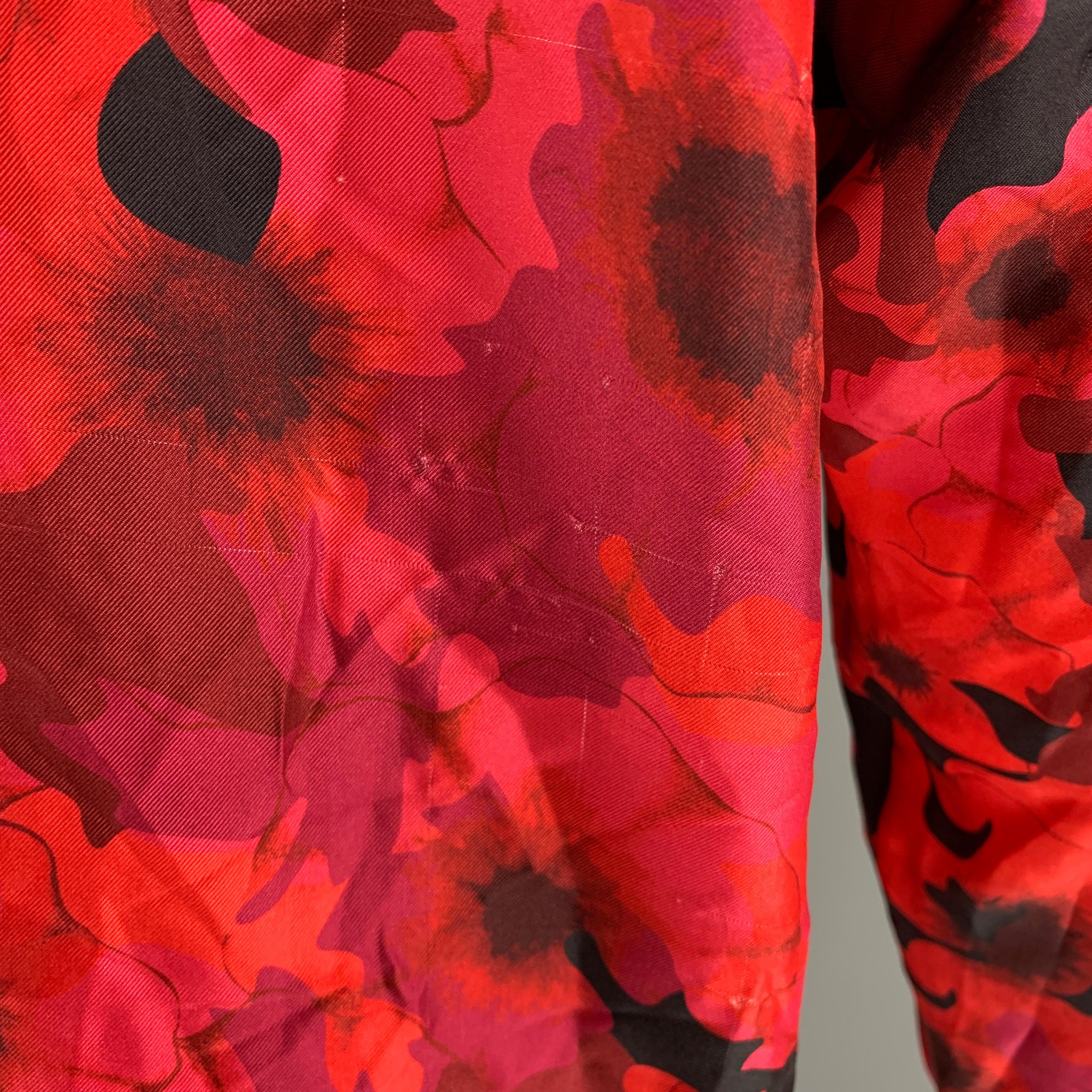 VERSACE, chemise à manches longues boutonnée en soie à fleurs multicolores, taille L en vente 2