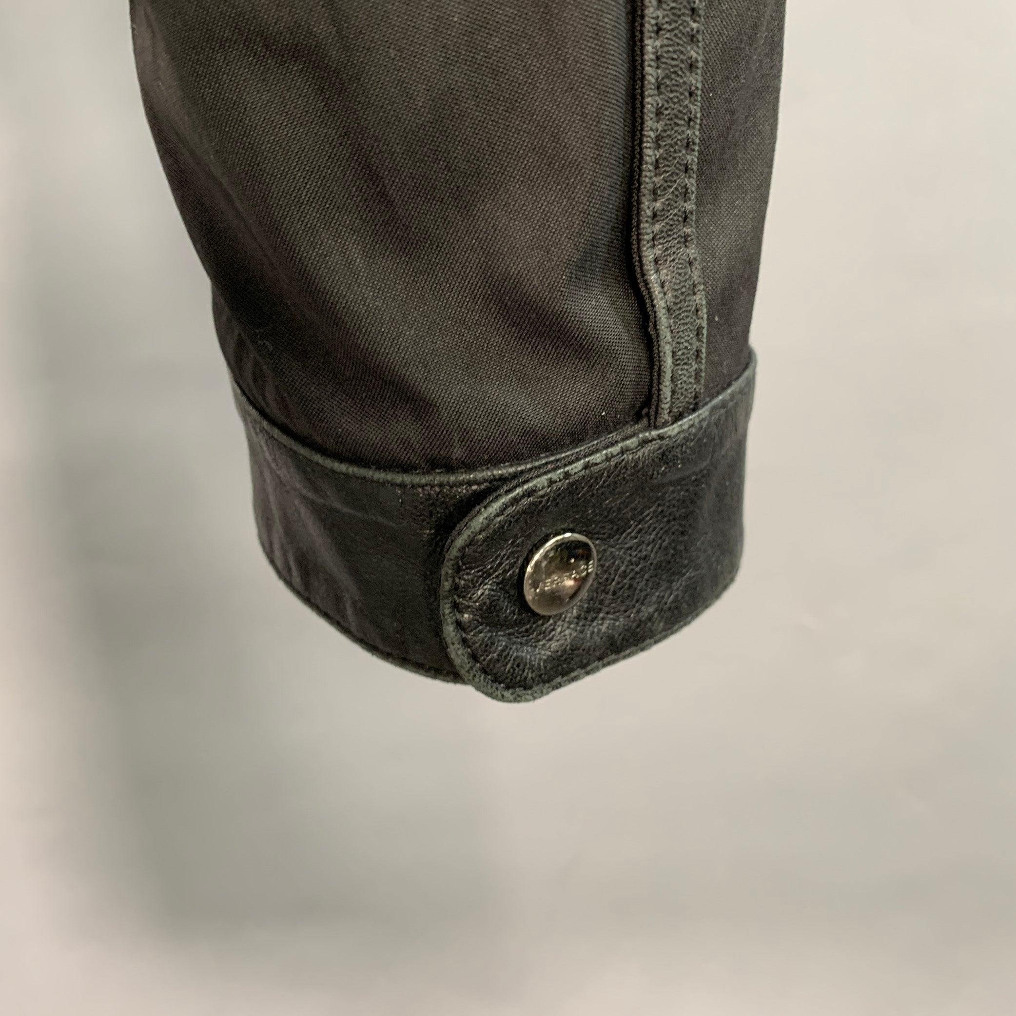 VERSACE Taglia M Giacca con zip in misto cotone e pelle con borchie argento, Up&Up in vendita 1