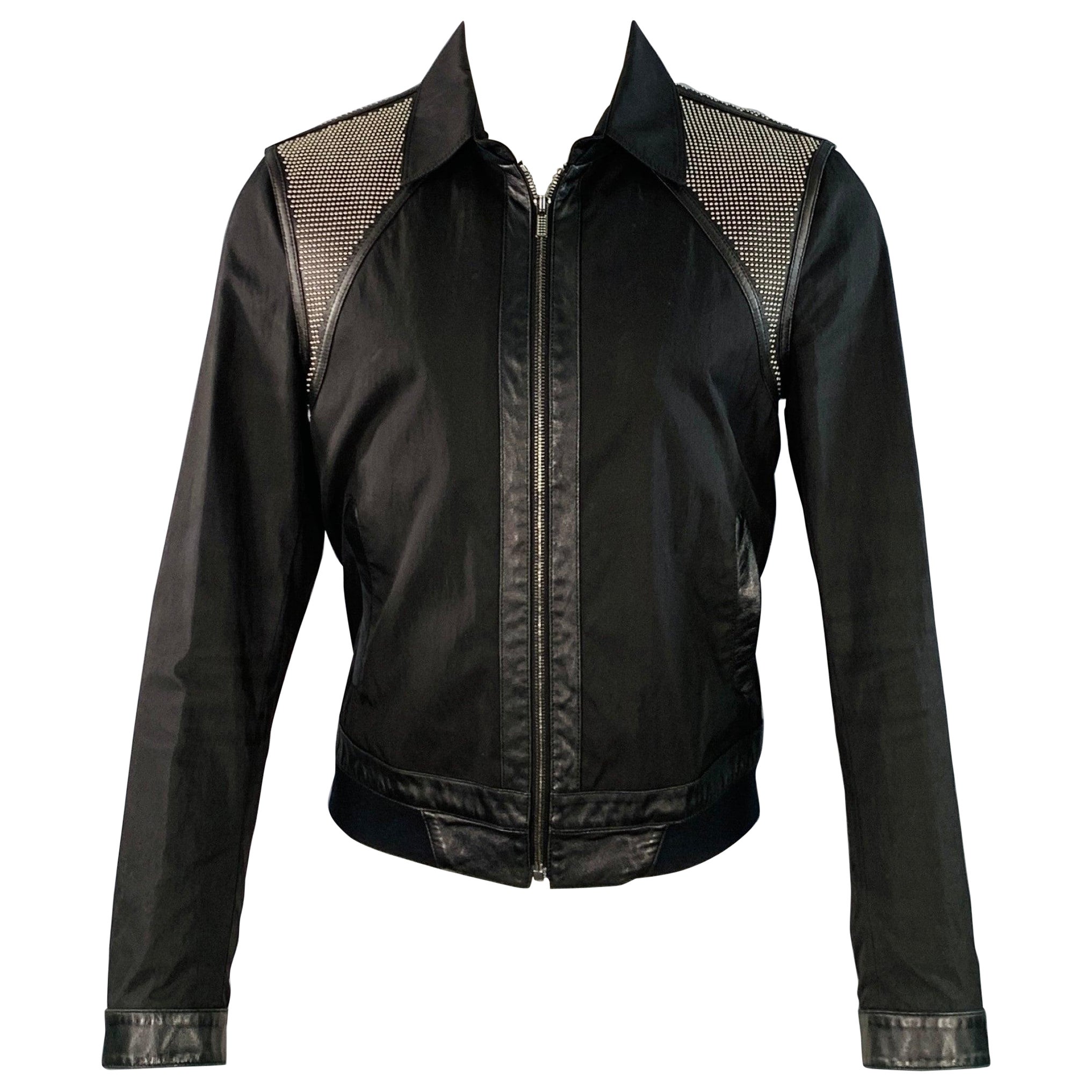 VERSACE Taglia M Giacca con zip in misto cotone e pelle con borchie argento, Up&Up in vendita