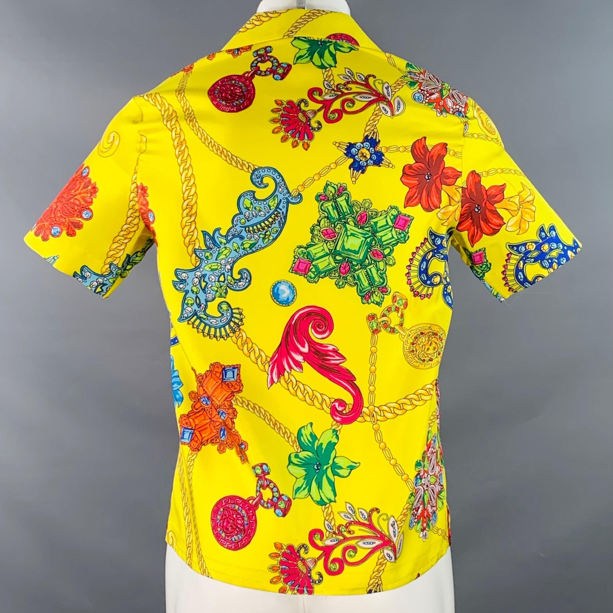 VERSACE Taille M Chemise à manches courtes en sergé baroque multicolore jaune Bon état - En vente à San Francisco, CA