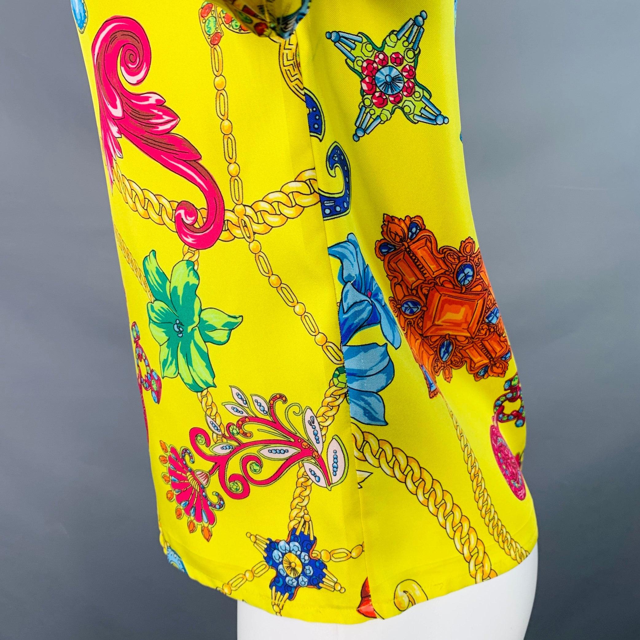 VERSACE Taille M Chemise à manches courtes en sergé baroque multicolore jaune en vente 2