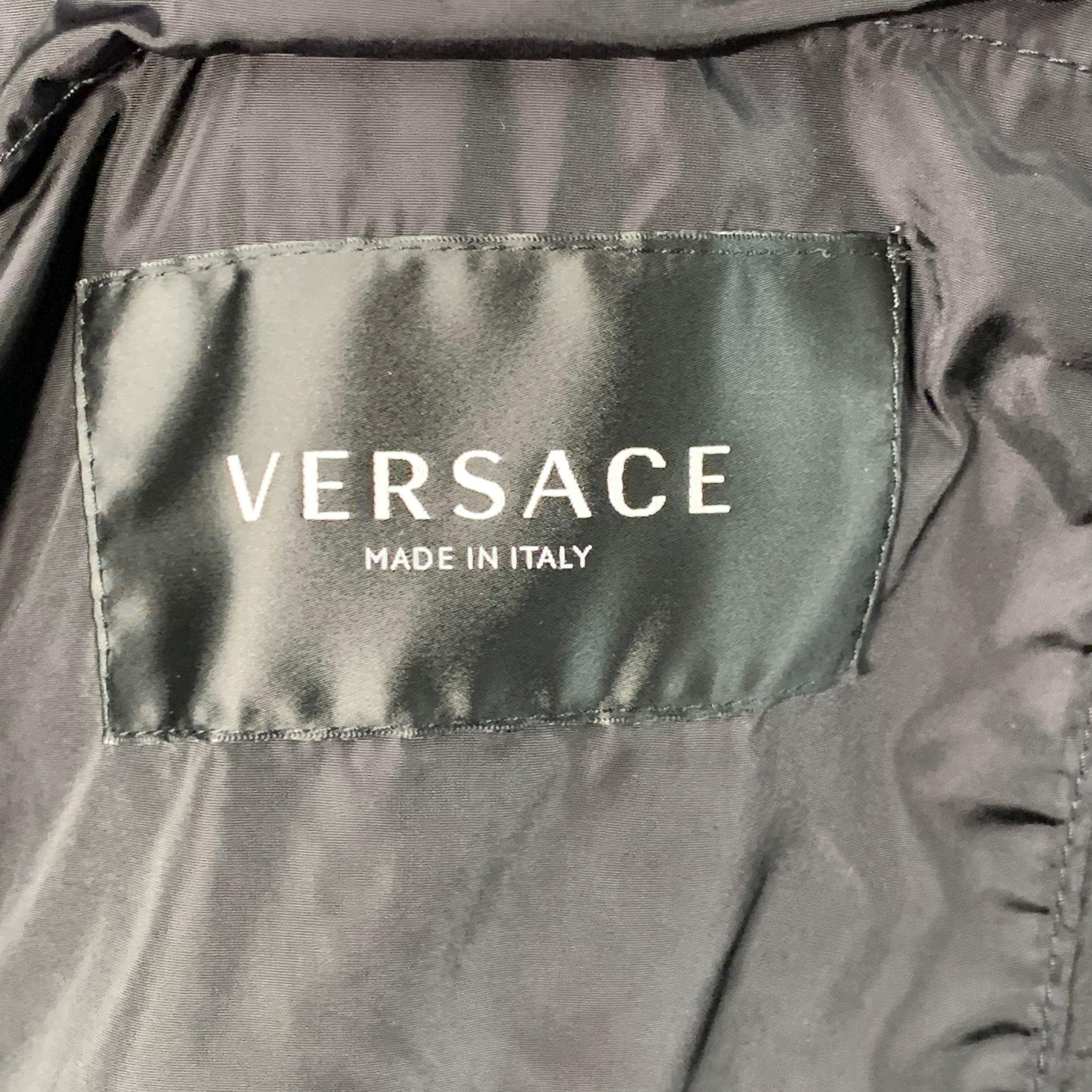 VERSACE Größe XXL Schwarz Blau Gold Barock Polyamidmischung Windbreaker Jacke im Angebot 2