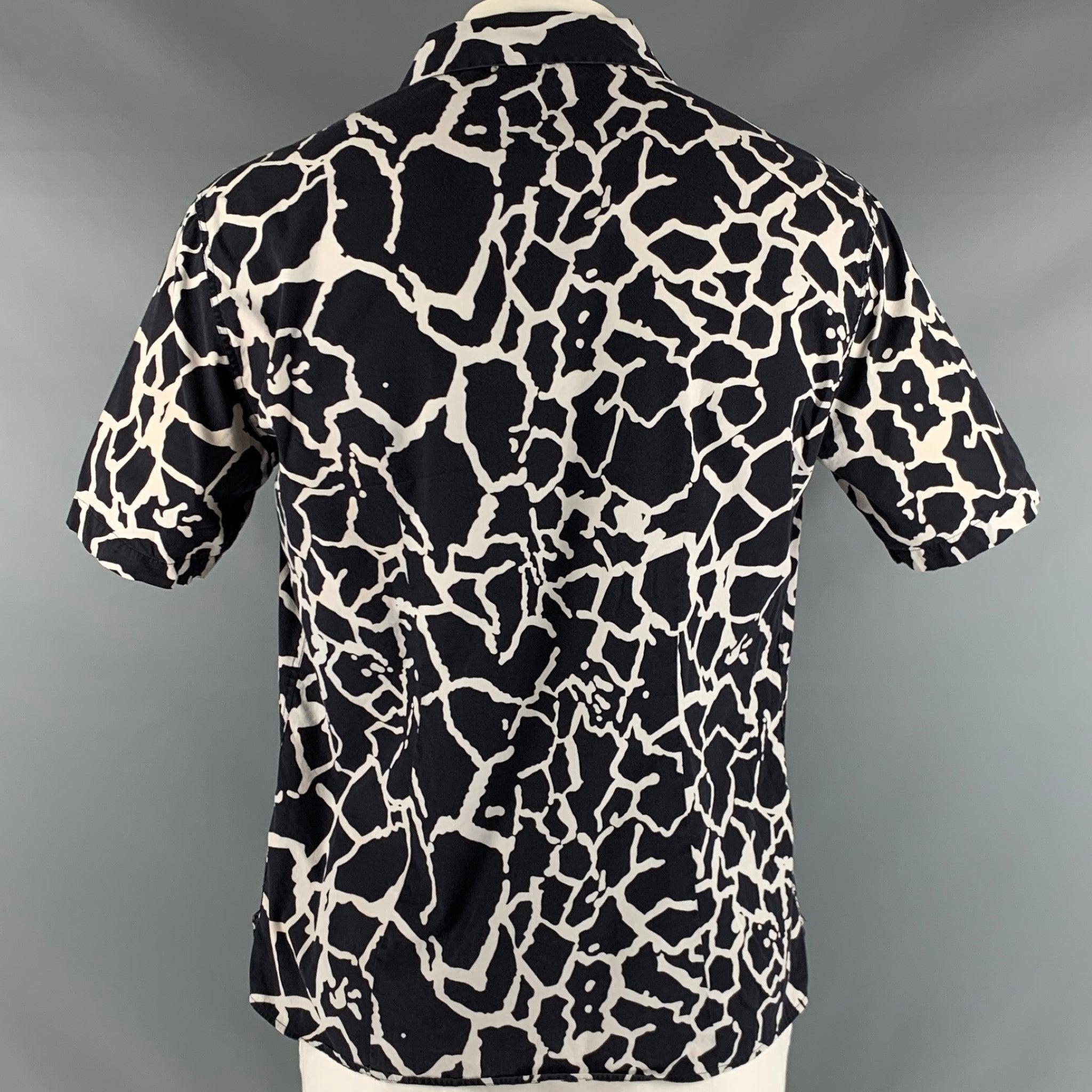 Men's VERSACE Size XXL Black White Abstract Cotton Short Sleeve Shirt For Sale