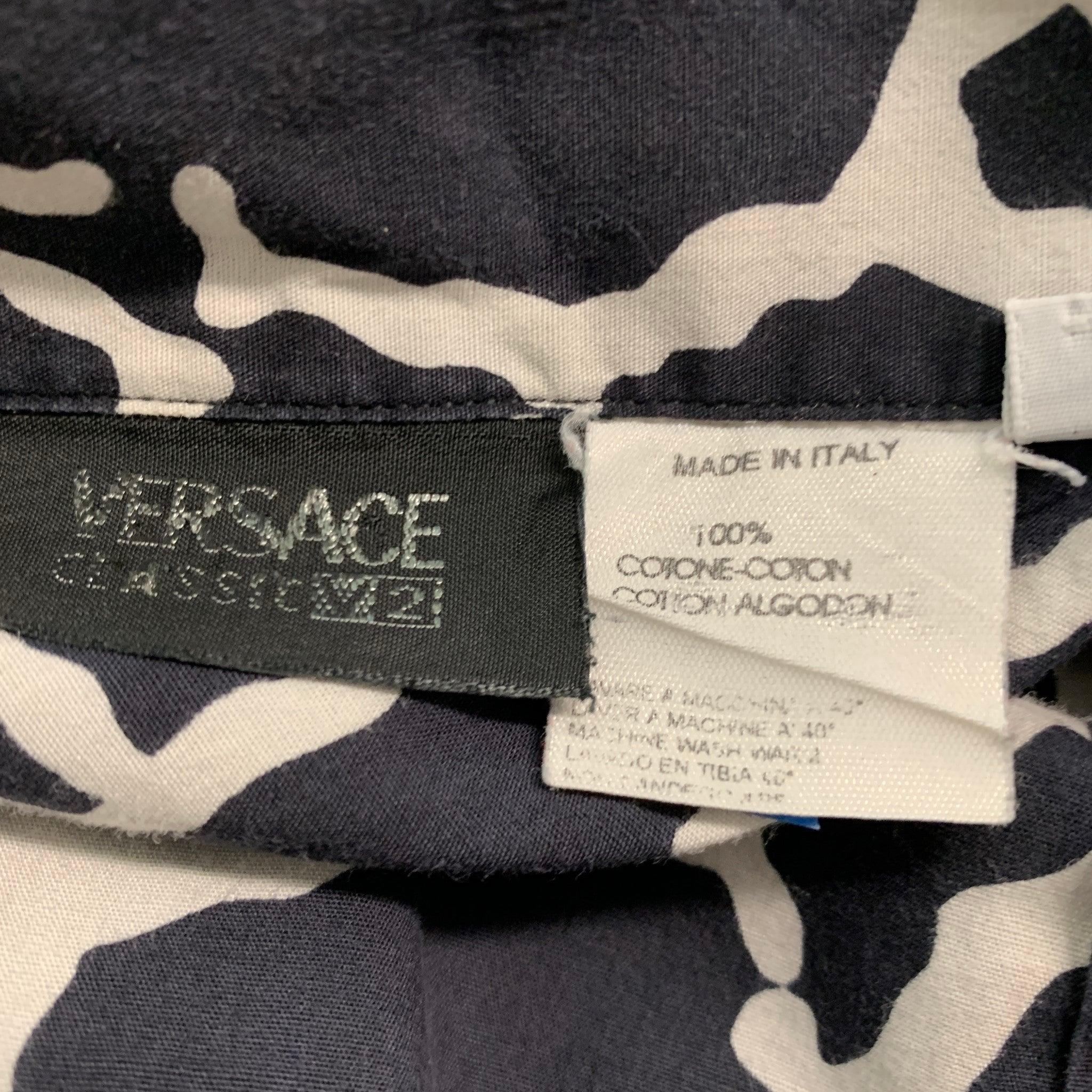 VERSACE Size XXL Black White Abstract Cotton Short Sleeve Shirt For Sale 2