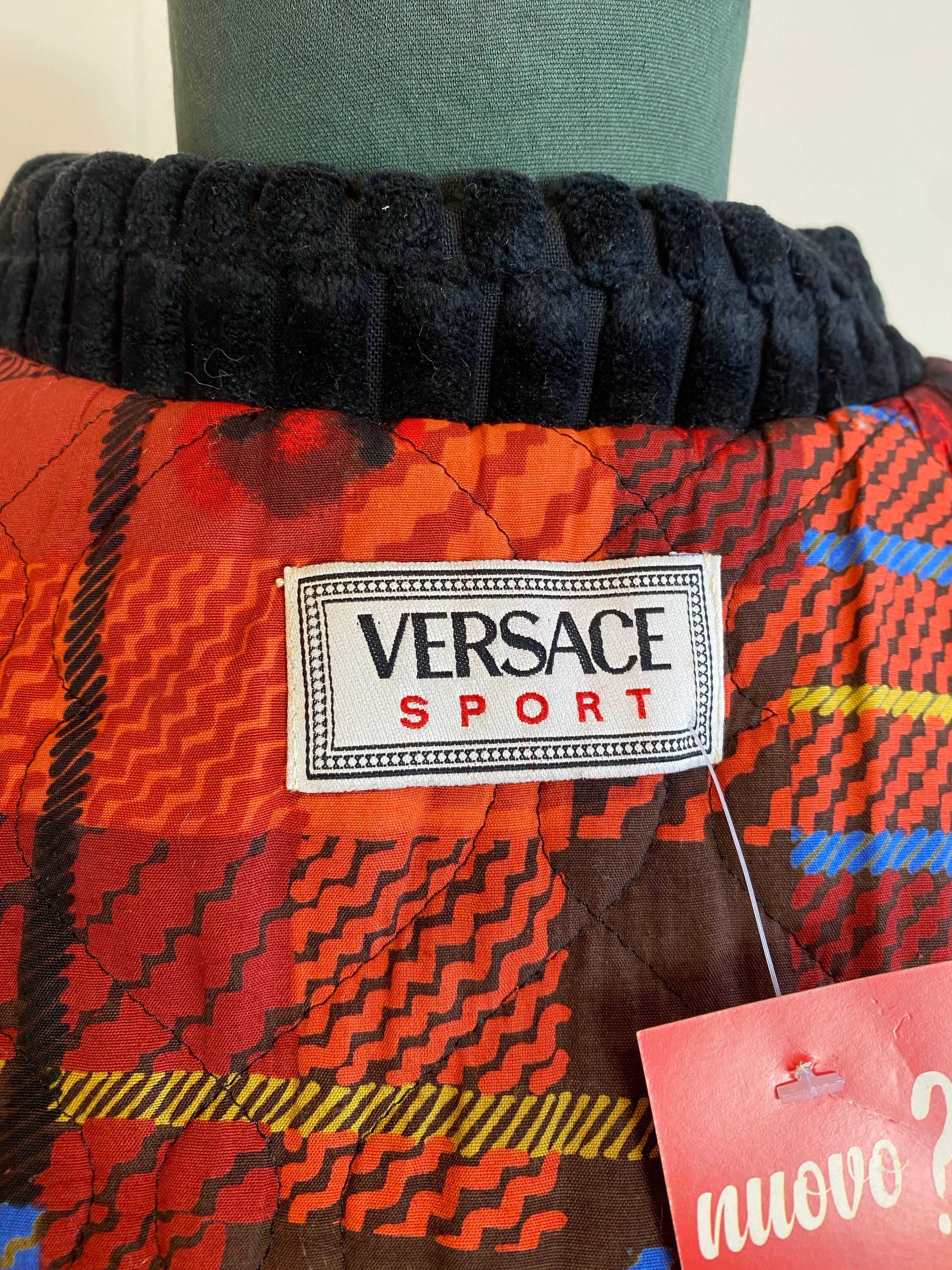 Versace Sport Schwarzer Mantel im Angebot 4