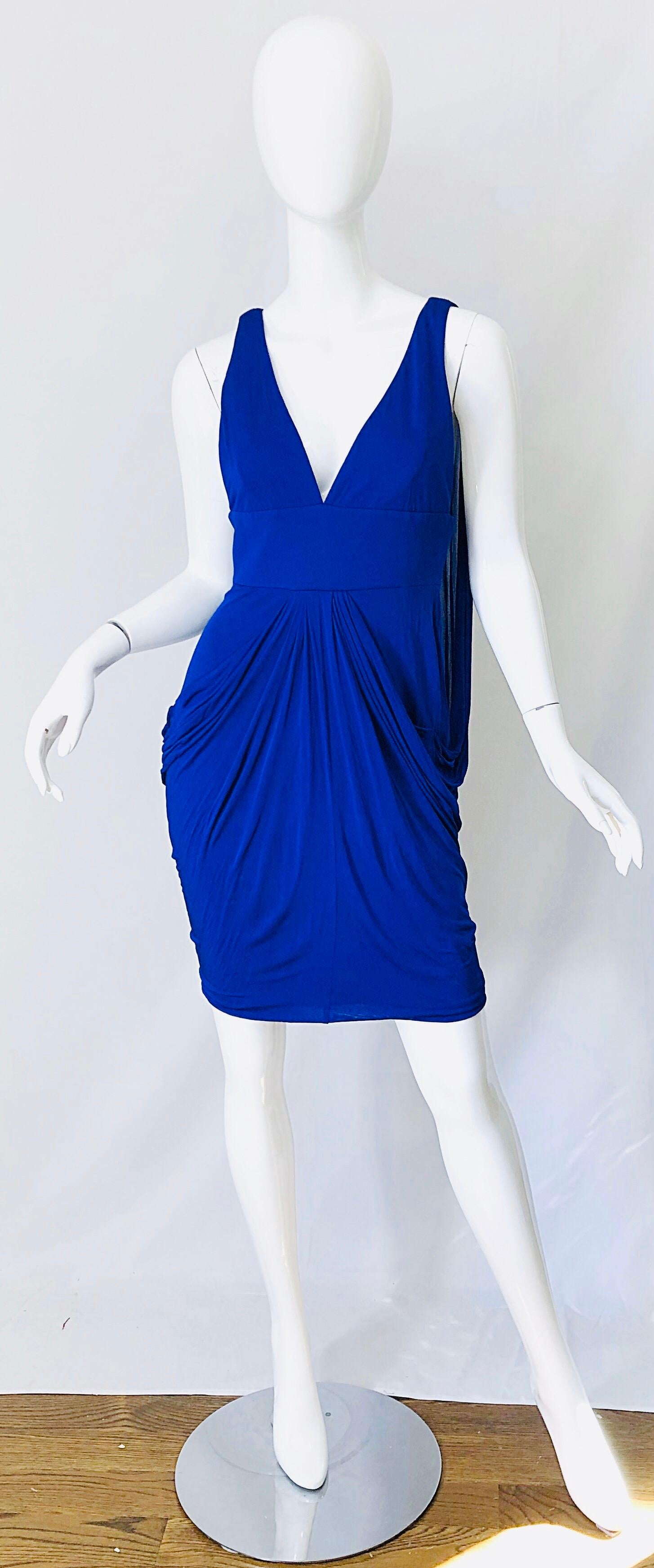 Versace - Robe de défilé avant-gardiste en jersey bleu violet avec dos cape, taille 42, printemps 2008 en vente 7