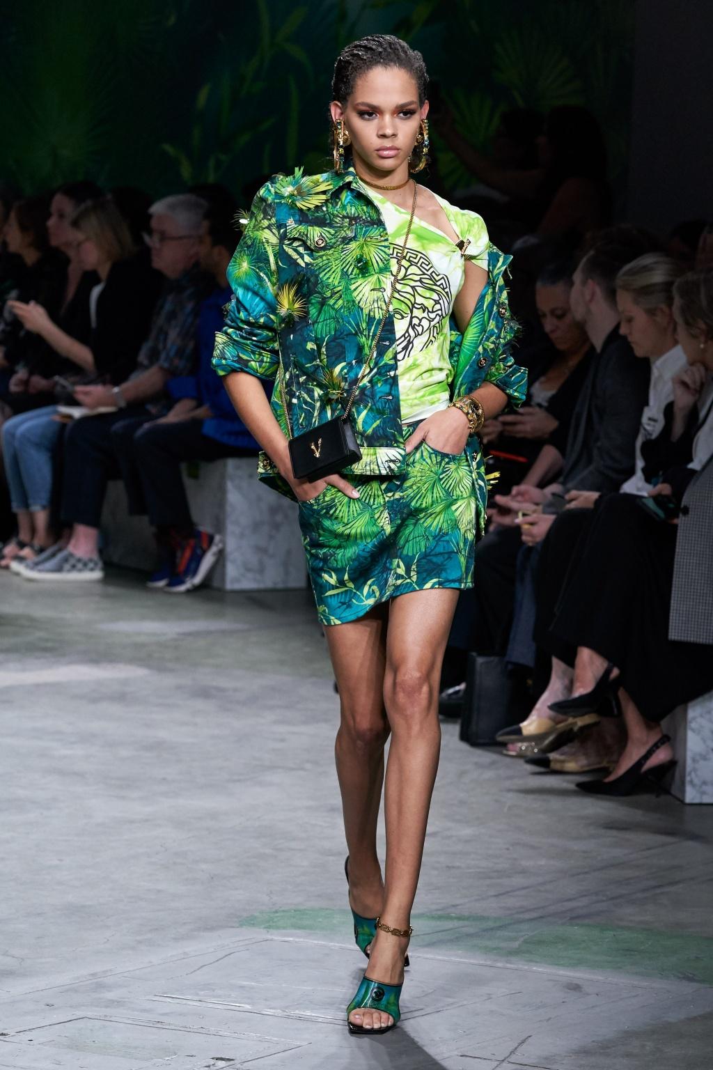 Versace Spring 2020 Runway Verde Jungle Print Denim Mini Skirt Size 40 5