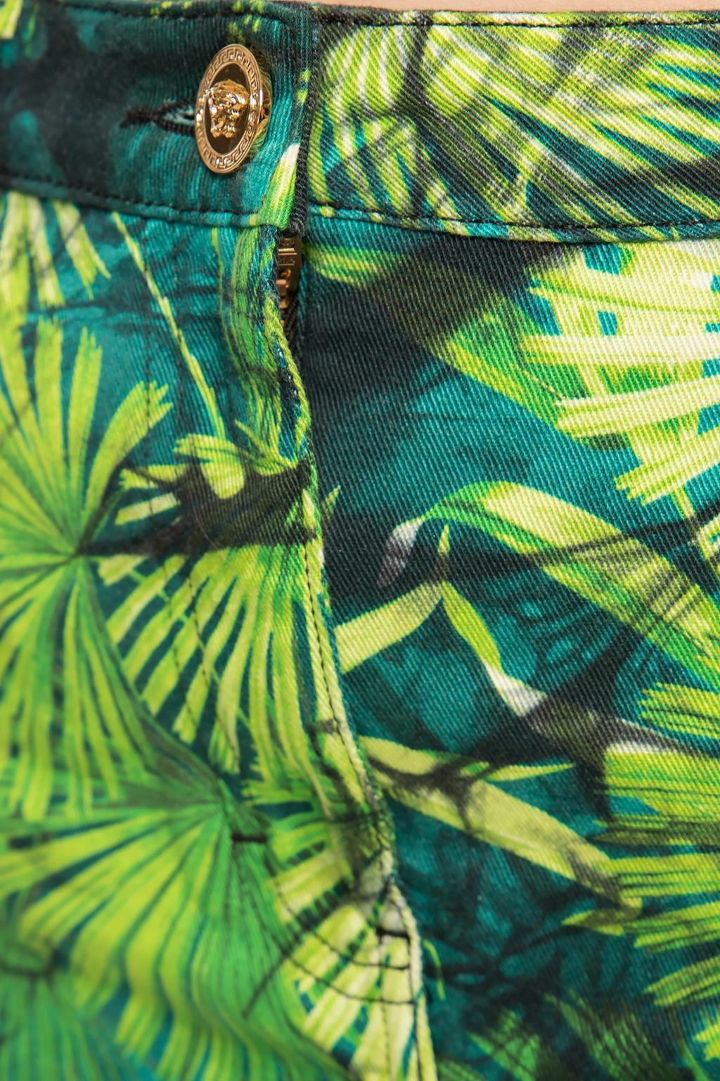 Versace Spring 2020 Runway Verde Jungle Print Denim Mini Skirt Size 40 1
