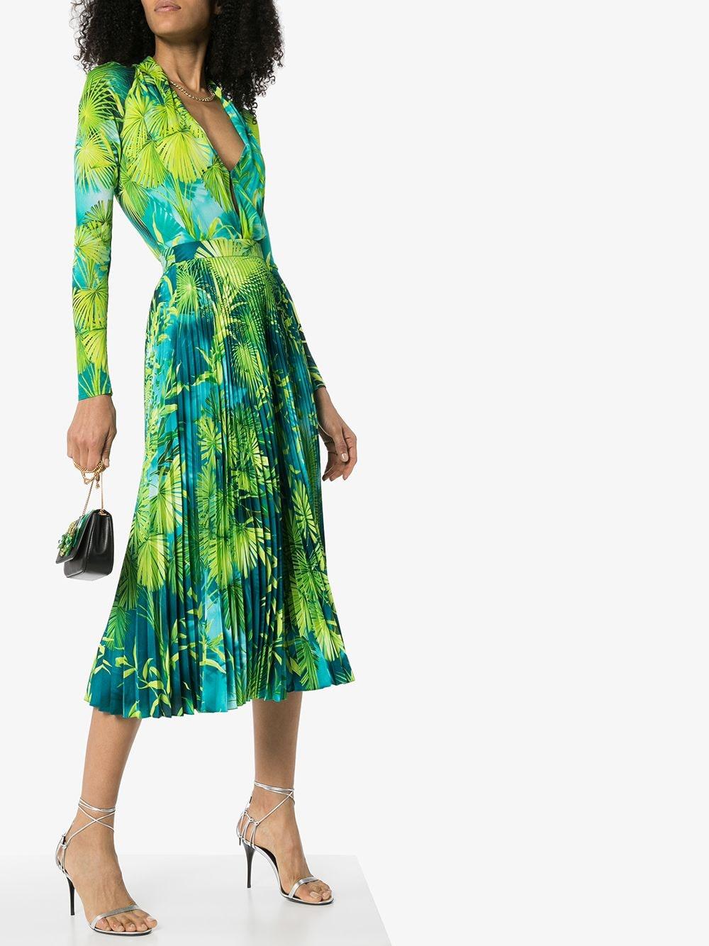 Versace Spring 2020 Verde Jungle Print Pleated High Rise Midi Skirt

Plant this green Jungle print pleated midi skirt from Versace into your wardrobe and button up into the beauty when you're in the mood to make your coworkers green with envy. You'd