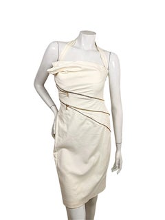 Versace Frühjahr/Sommer 2009 Laufsteg-Look 6: Elfenbeinfarbenes, goldfarbenes Halterkleid mit Reißverschluss