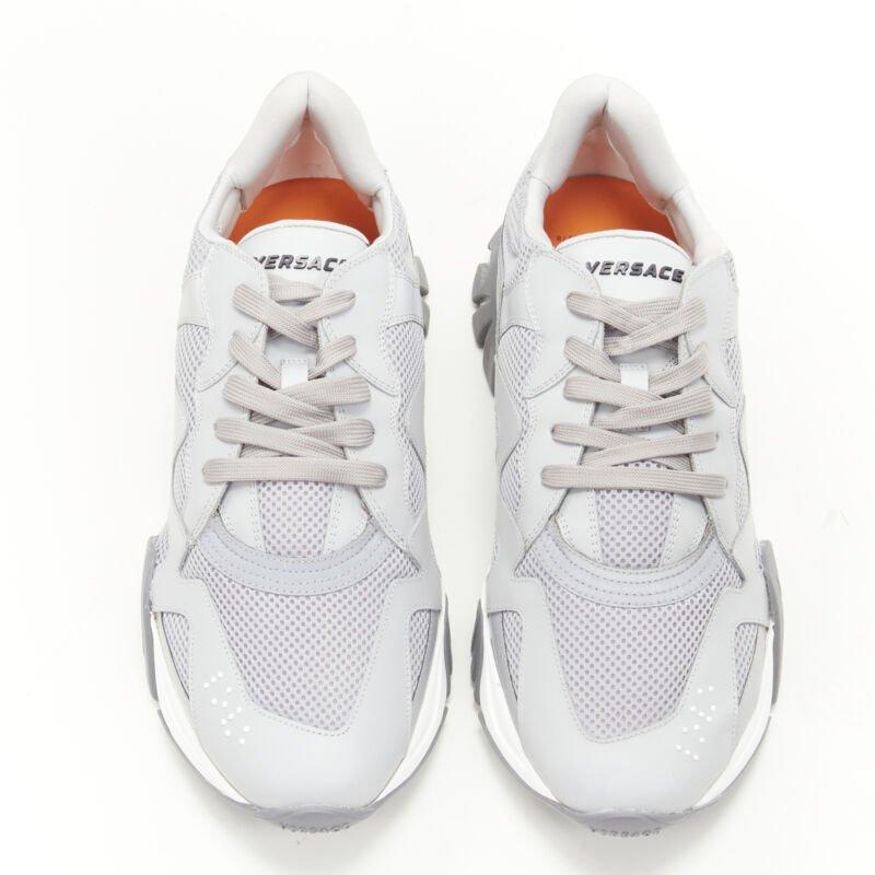 Gris VERSACE Baskets chunky en cuir gris Squalo K48 EU45 US12 en vente