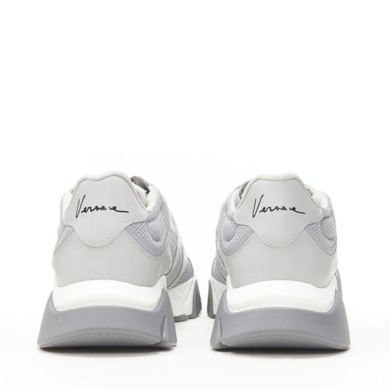 VERSACE Baskets chunky en cuir gris Squalo K48 EU45 US12 Pour hommes en vente