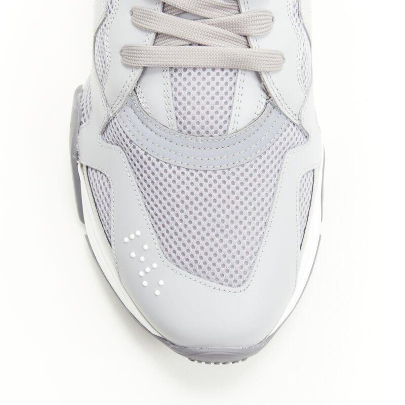 VERSACE Baskets chunky en cuir gris Squalo K48 EU45 US12 en vente 1