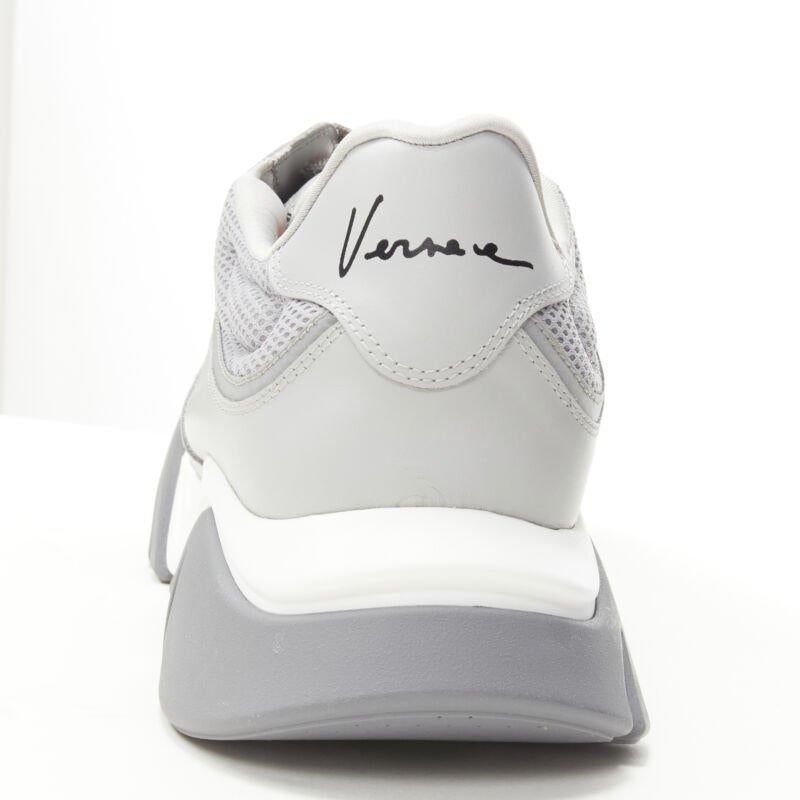 VERSACE Baskets chunky en cuir gris Squalo K48 EU45 US12 en vente 3
