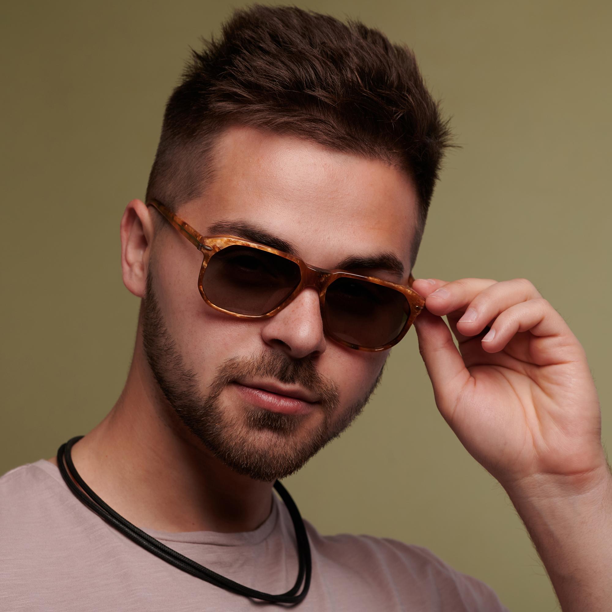 Versace lunettes de soleil vintage carrées en vente 1