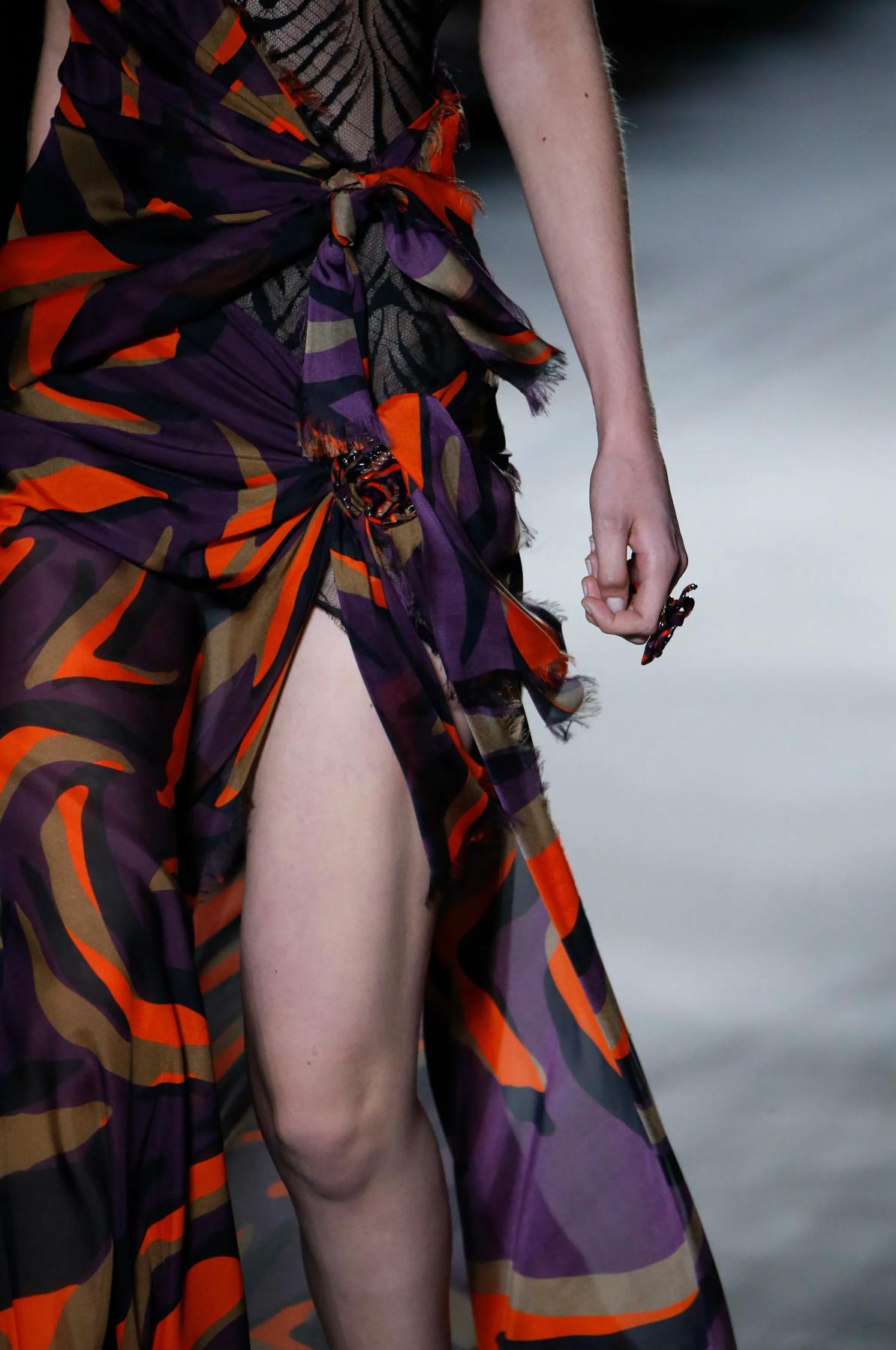 Versace SS16 Runway Vestido de seda de gran caída visto en Kendall Jenner Talla 38 en Nuevo Estado en Paradise Island, BS