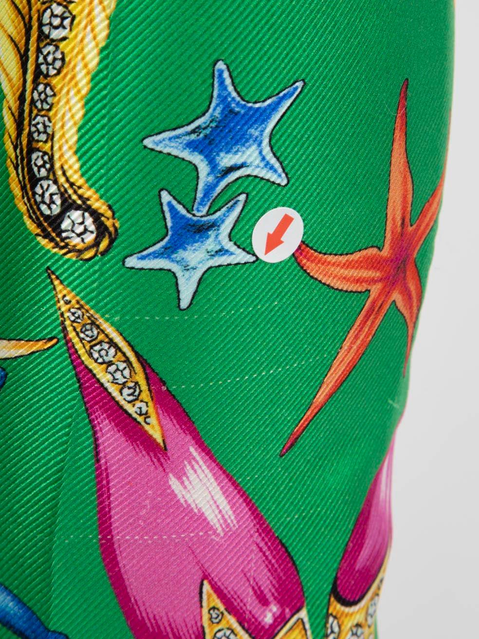Pantalón Versace Slim de seda con estampado de estrellas de mar Talla XXS en venta 2