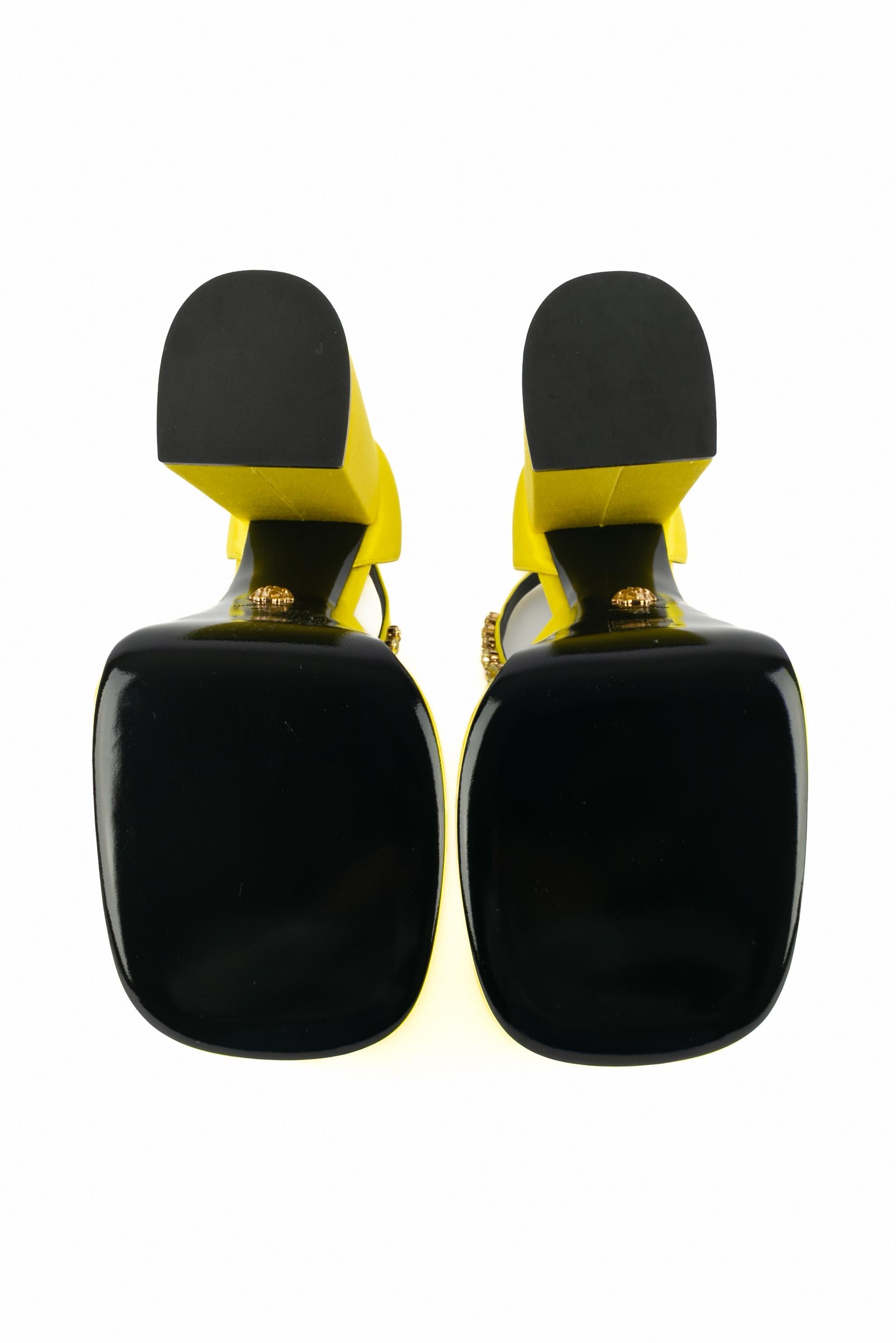 Versace Stilettoes 'Medusa Aevitas' im Angebot 7