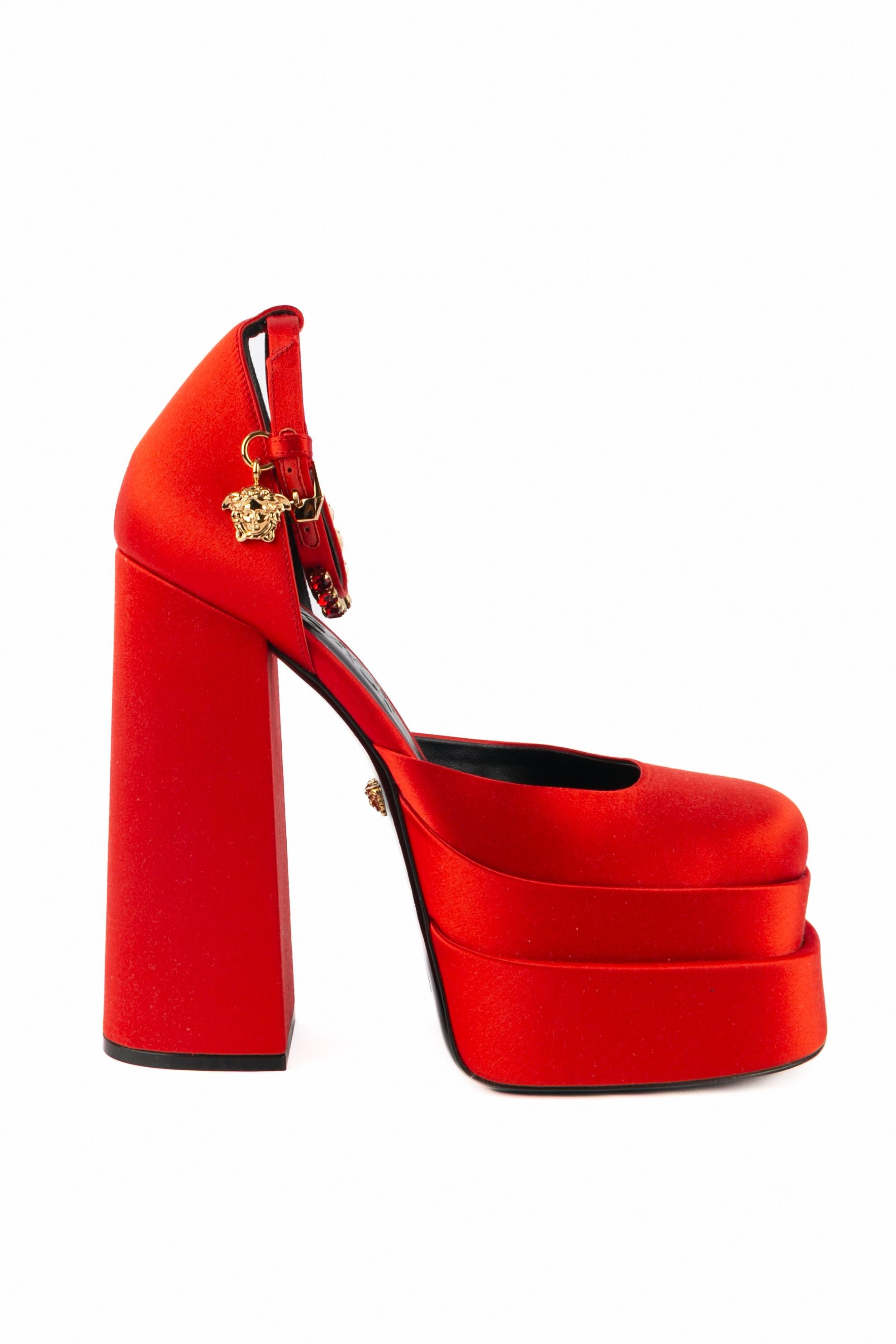 Versace Stöckelschuhe 'Medusa Aevitas' (Rot) im Angebot