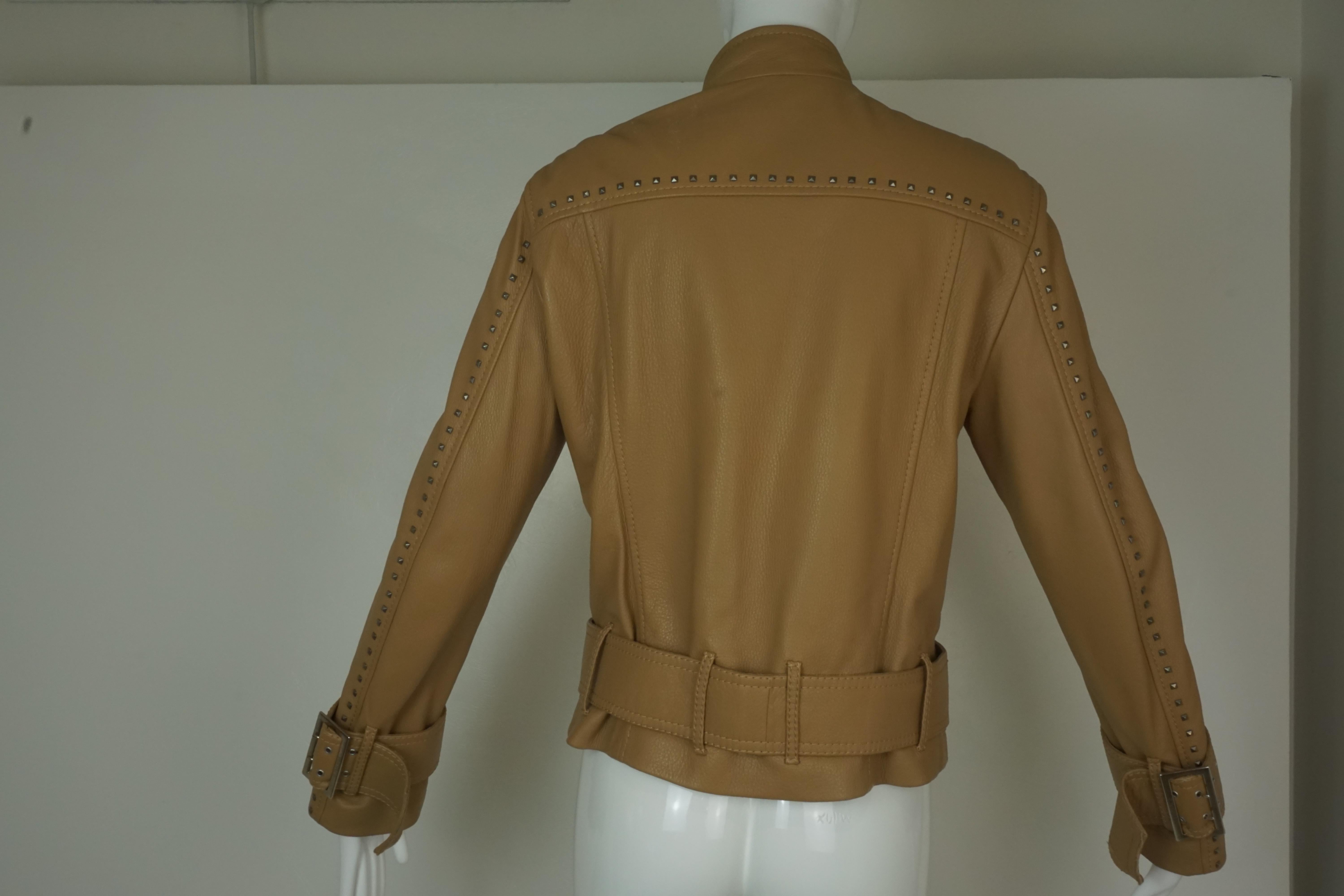 Versace - Veste de moto en cuir cloutée  en vente 5