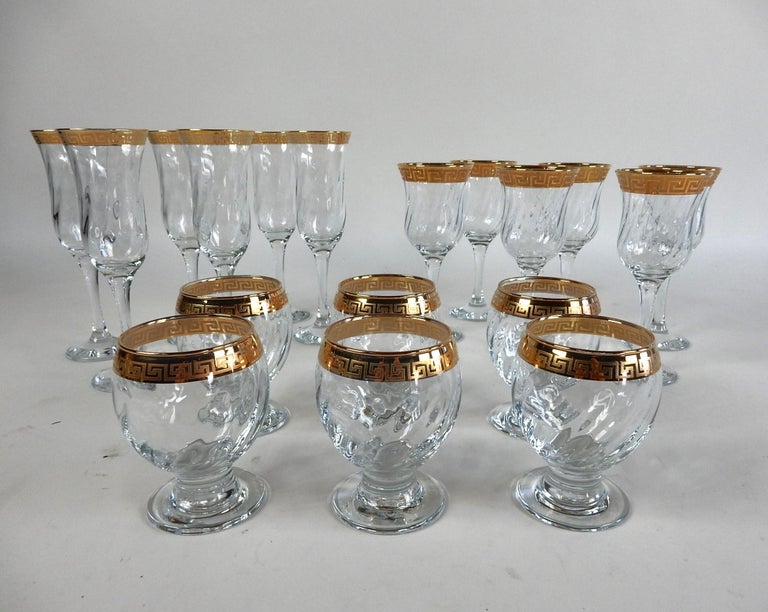 Juego de copas para champan vino y rocas estilo Versace con llave griega dorada en venta en 1stDibs copas versace copa de vino griega versace la roca