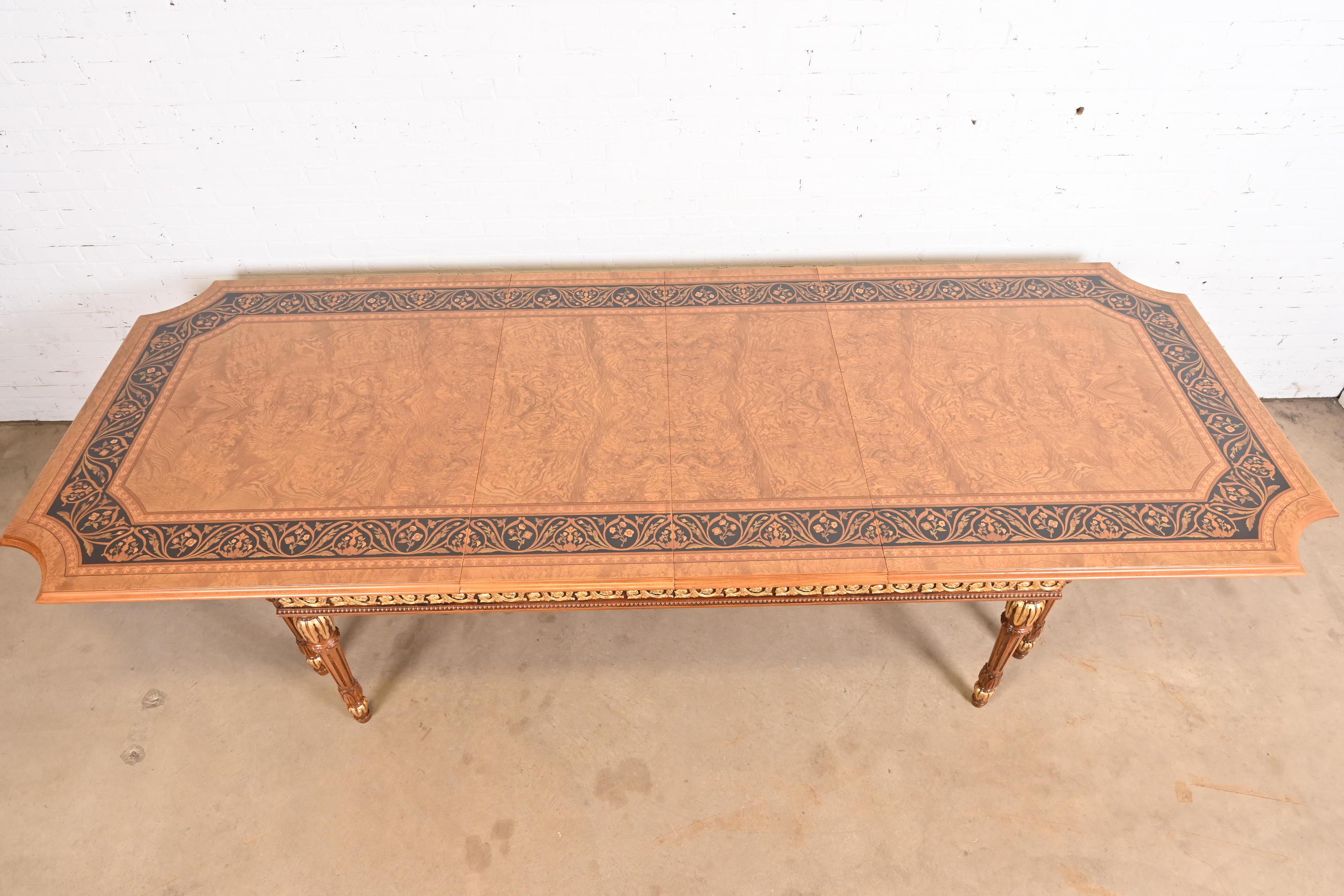 Table de salle à manger néoclassique italienne en ronce de bois incrustée de style Versace, revernie en vente 5