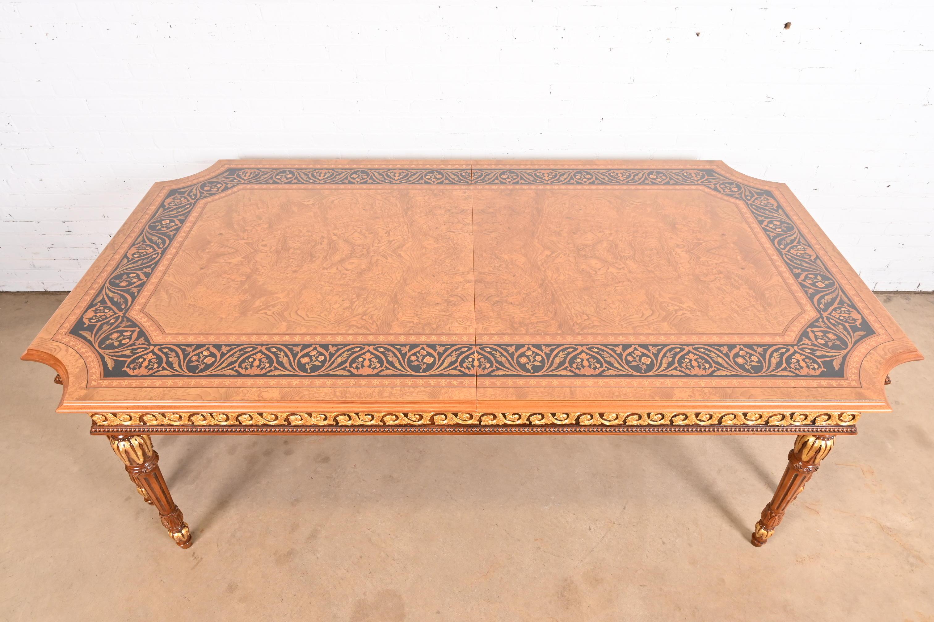Table de salle à manger néoclassique italienne en ronce de bois incrustée de style Versace, revernie Bon état - En vente à South Bend, IN