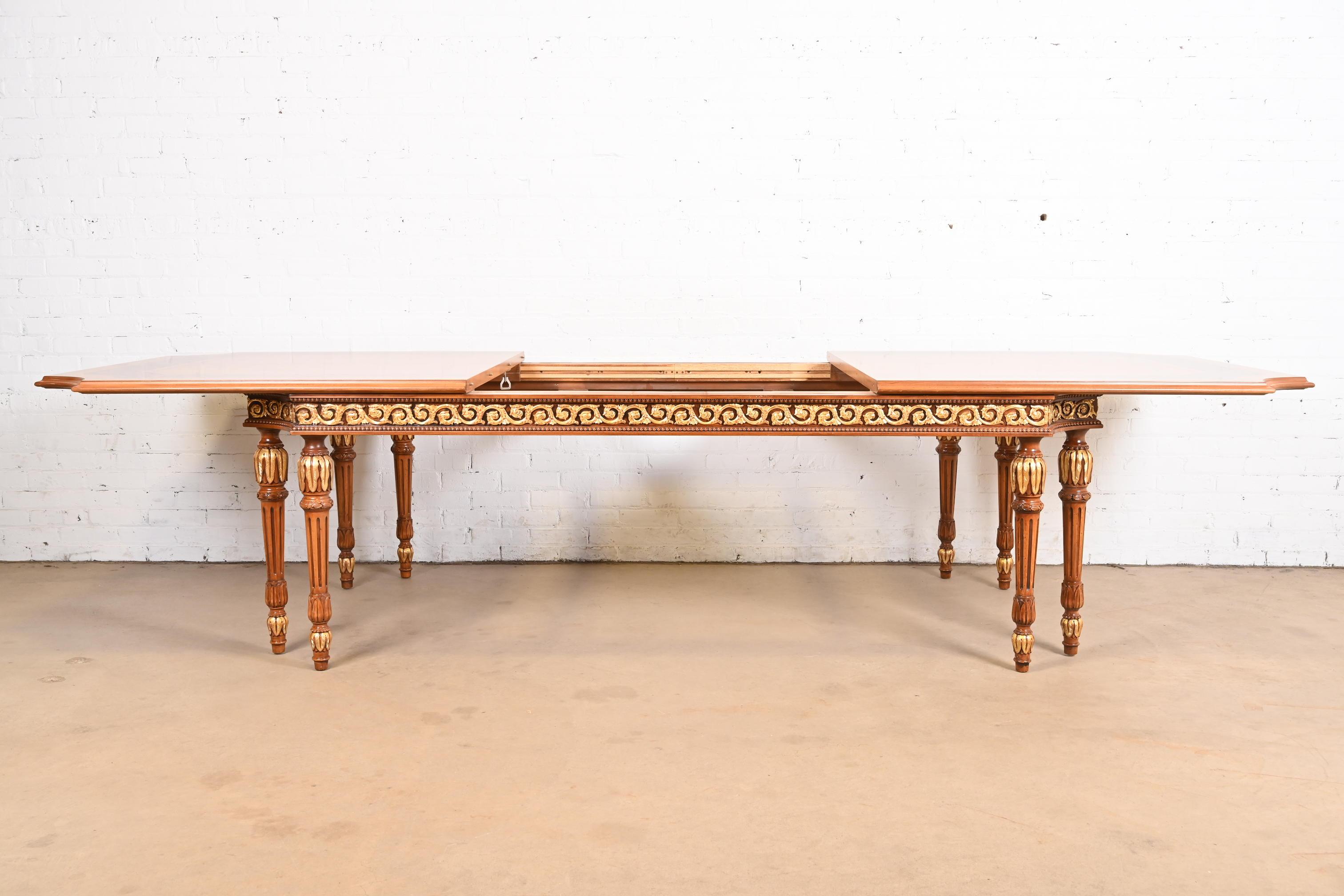 Ébène Table de salle à manger néoclassique italienne en ronce de bois incrustée de style Versace, revernie en vente