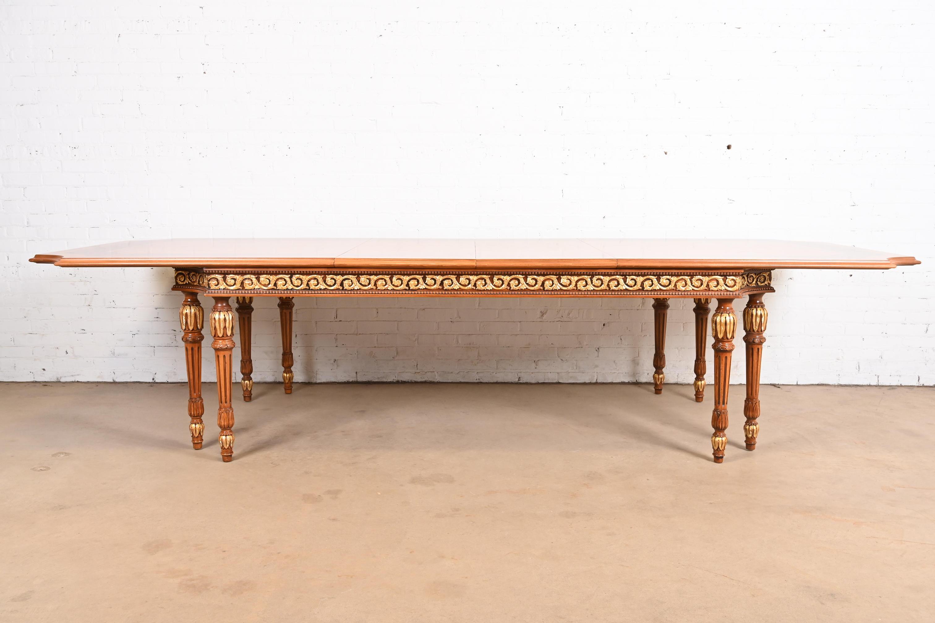 Table de salle à manger néoclassique italienne en ronce de bois incrustée de style Versace, revernie en vente 2