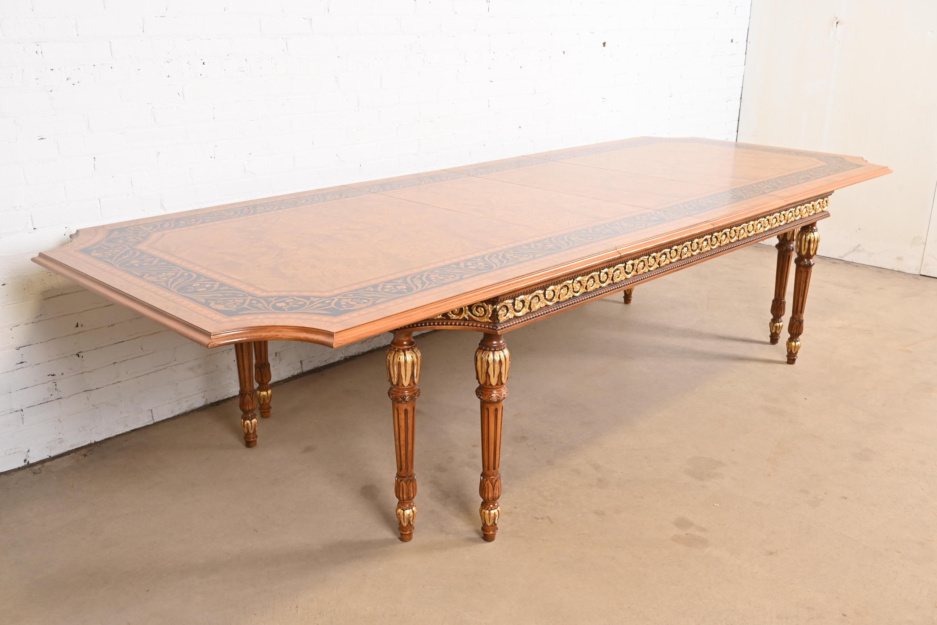 Table de salle à manger néoclassique italienne en ronce de bois incrustée de style Versace, revernie en vente 3