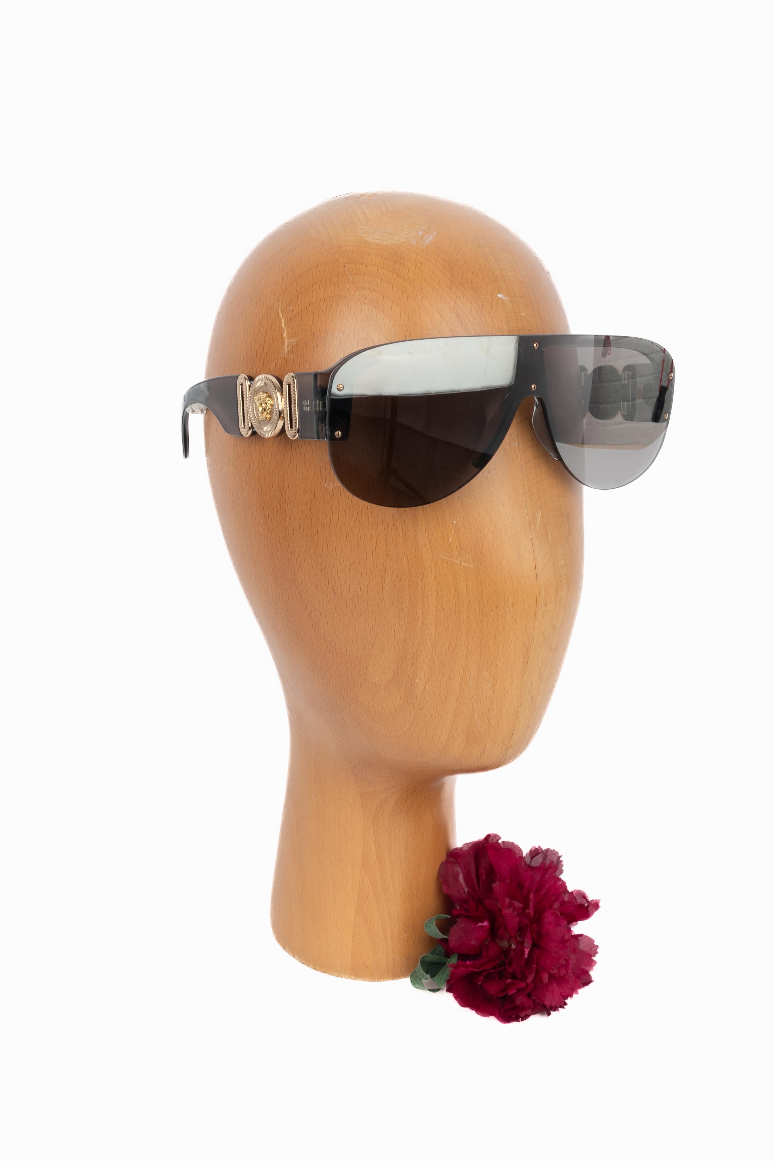 VERSACE - (Fabriqué en Italie) Lunettes de soleil 