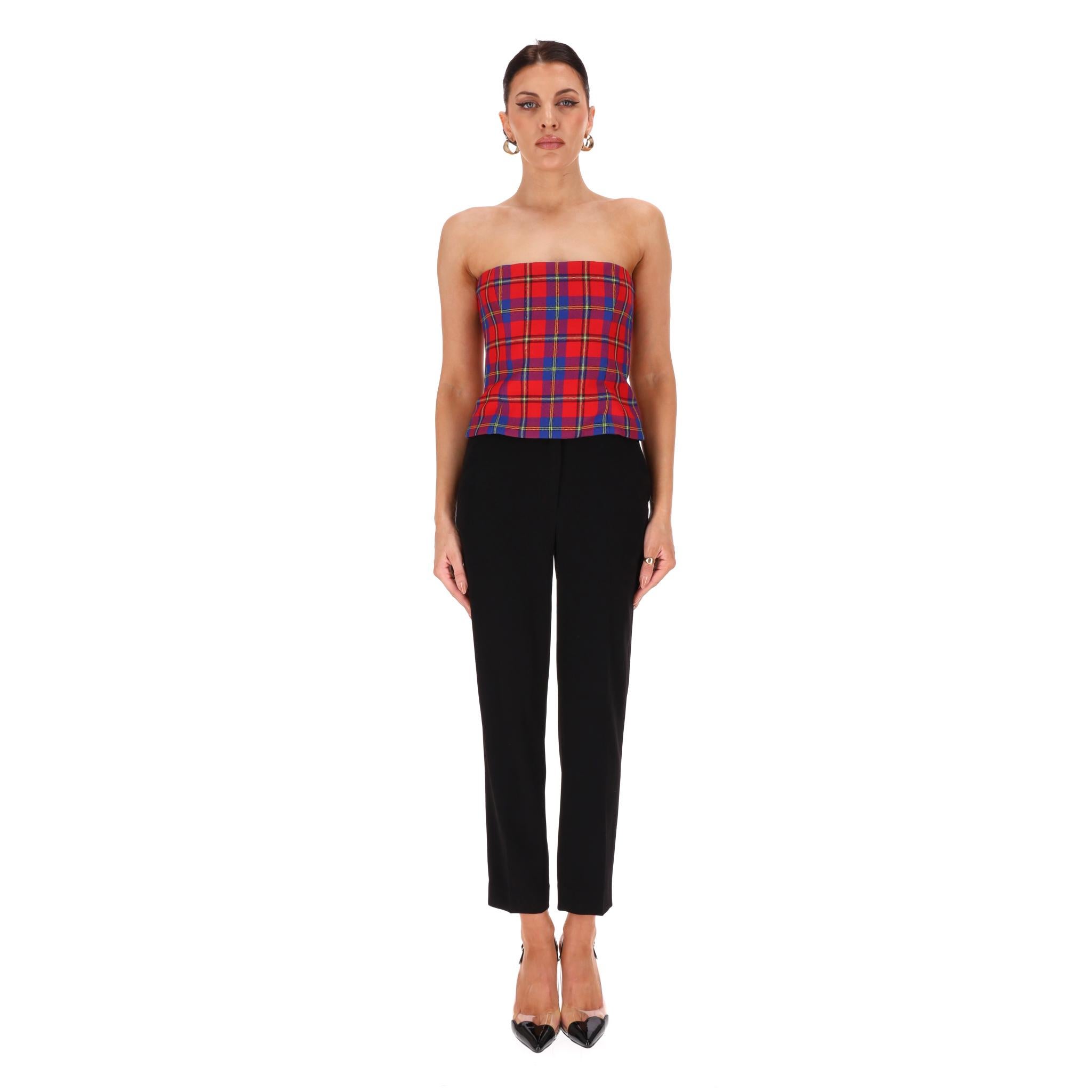 Versace Tartan Check Bandeau Corset Wool Top

Red top fully crafted from wool in a tartan check with blue and purple pattern.

Featuring waist emphasising silhouette and zip fastening to rear.

Rrp Approx. £850

Size – 40IT

Condition –