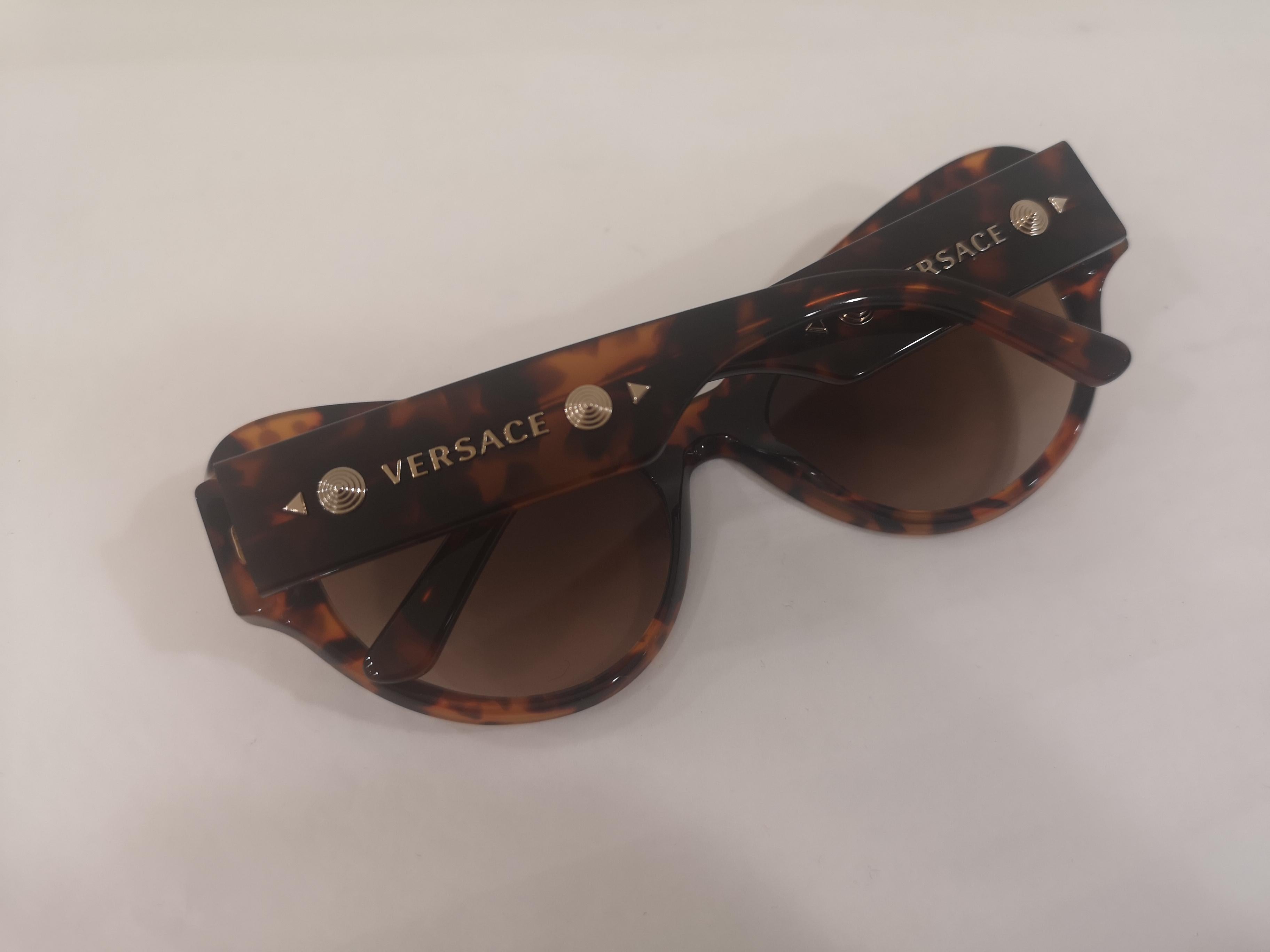 Versace tortoise gold studs Sunglasses NWOT 5